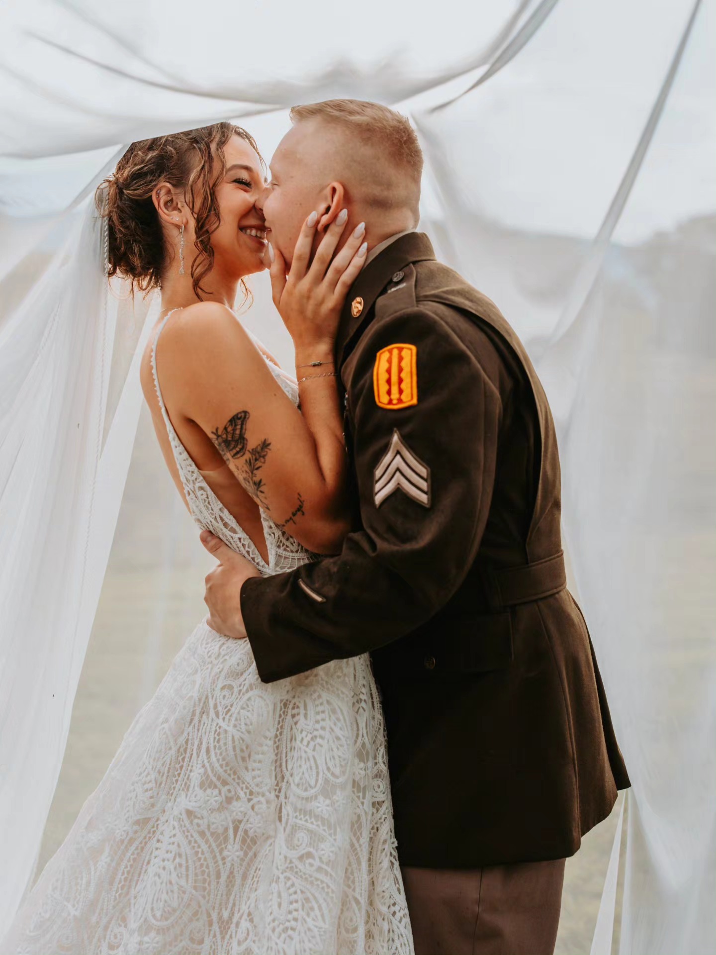 Mr. and Mrs. Joines! @addison.joines @gabejoines___
Venue : @fullbloomfarmhouseva
Coordinator: @krbeventplanning
2nd shooter: @higherimagesphoto
Makeup: @madison.ballewmakeupartistry
Bartender: @thesaltandlimecantina
Band: @Craig Vaughn
Cake & Cupcakes: @sweet_bee_cupcakery
#abingdonva #wedding #southernwedding #summerwedding #barnwedding #mrandmrs #easttenesseeweddingconnection