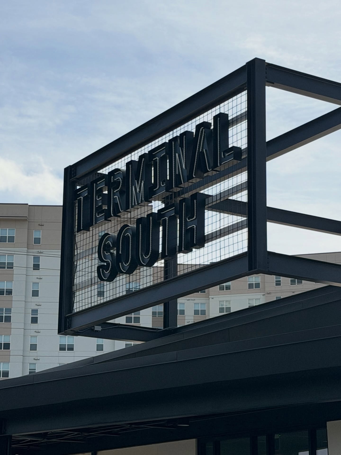 Twin Date kind of day 👯♀️✨
Yesterday we checked out Terminal South in Atlanta and ended up supporting three Black-owned brands in one spot.
Paninis + smoothies at Staxx 🥪
Permanent anklets from Nadora Sky ✨
Flavored lemonades from Jase’s Lemonade 🍋
Good food, good vibes, and even better conversation.
Atlanta friends — have you been yet?
#atlantaeats #blackownedatl #atlantaspots #supportblackowned #girlsday