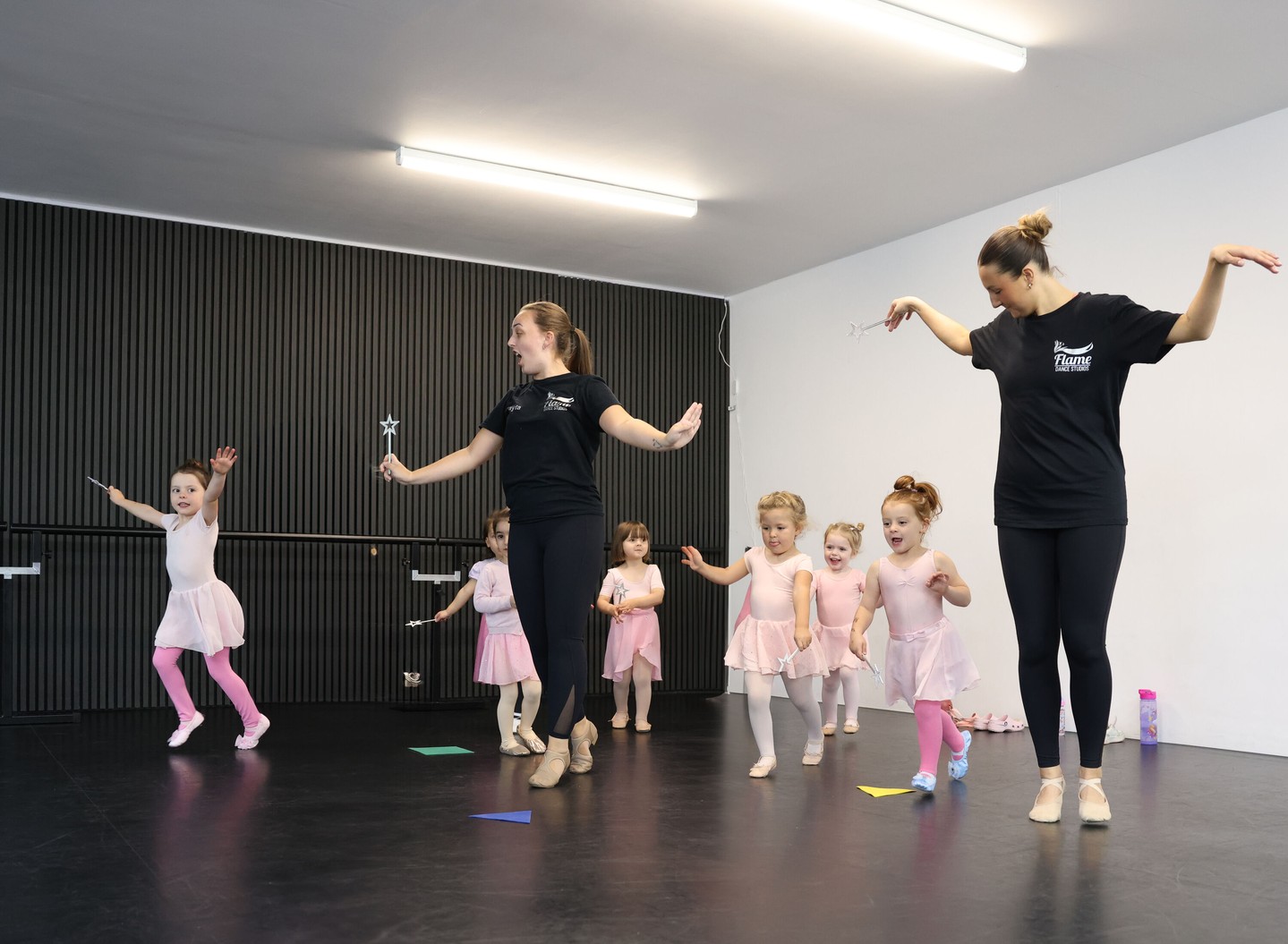 Parent Watch Week is here 💛
This week, we invite you into the studio to see what your child’s class really looks like.
Not a performance, but a real lesson.
The warm up, the exercises, the learning, the friendships… all the little moments that make up their week.
It’s a chance to see:
• how your child learns
• how we teach and support them
• how their confidence, focus and independence are developing over time
We’ve written a short guide to help you understand what to expect, why we do it, and how it supports your child’s development throughout the year.
You can read it by clicking the "read our latest blog post" link in the bio 👇