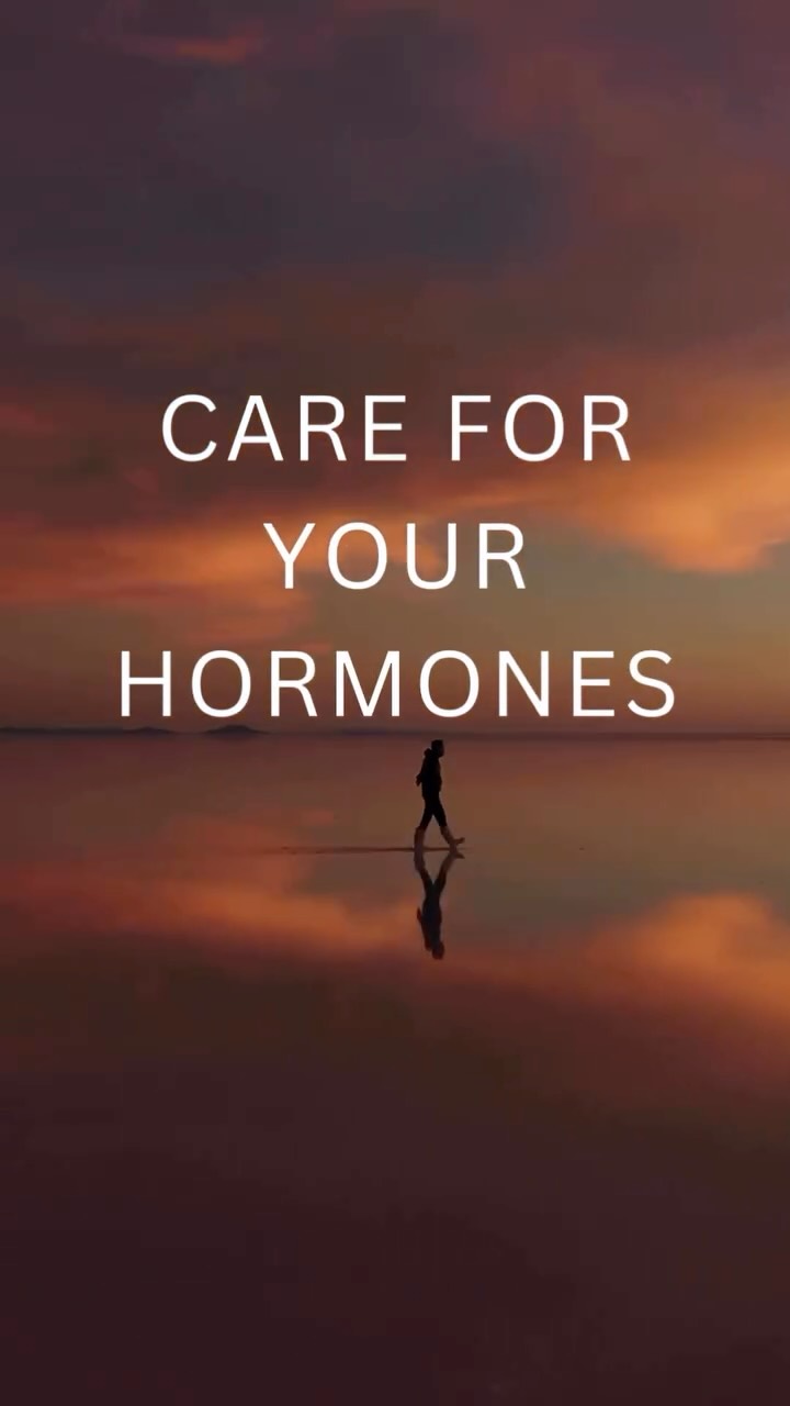 Care for your hormones 🫶🏼💛✨
Your endocrine system works quietly behind the scenes every day ..,
regulating hormones,
metabolism,
mood,
sleep, and energy ✨
5 simple ways to care for it ! ! !
1️⃣ Prioritize quality sleep 💤
Hormone balance depends on consistent, restorative sleep & rest.
2️⃣ Manage stress daily 🧘🏼♀️
Chronic stress can disrupt hormone production. Try breathing exercises, yoga, walking in nature, meditation, or journaling to reset your nervous system.
3️⃣ Eat whole, nutrient-dense foods 🥑
Focus on healthy fats, protein, fiber, and colorful vegetables to support hormone production and blood sugar balance.
4️⃣ Move your body regularly 💪🏽�Strength training, walking, yoga, or cycling help regulate insulin, cortisol, and other key hormones.
5️⃣ Reduce exposure to endocrine disruptors ☣️
Avoid plastics, choose natural personal care products, avoid microwaves especially heating food in plastic containers, choose organic where possible.
🔗’s for Healthy hair care @cookihaircare & natural deodorant @e.x.p.o.s.e.d.naturals IN MY BIO 🌸🌿🌸
Small daily habits create powerful long-term hormone balance … Your body will thank you 🙌🏼
#HormoneHealth #EndocrineHealth #WellnessTips #HealthyHabits #viral