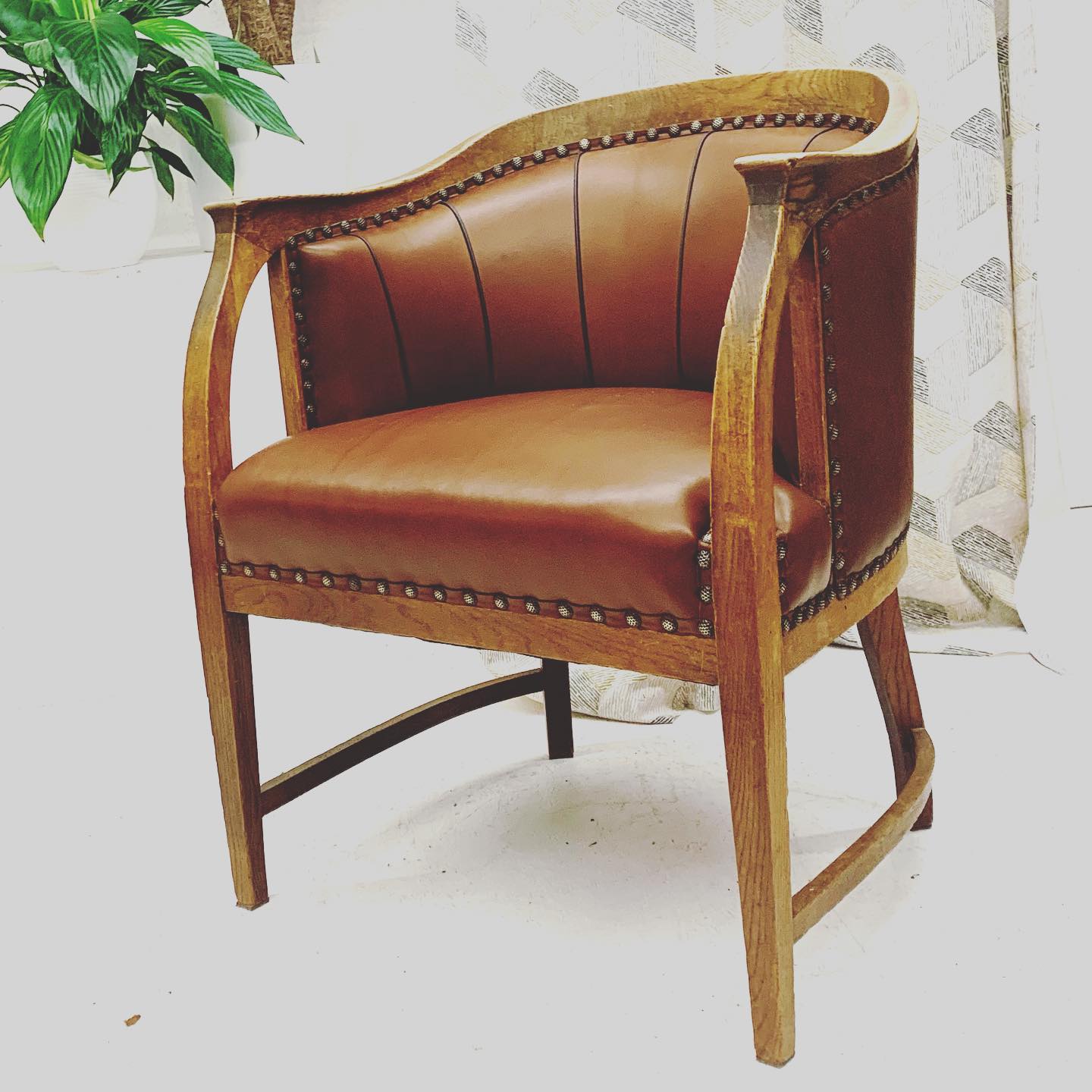 Auf die nächsten 100 Jahre 😊 Stuhl neu gepolstert mit Rosshaar möglichst original getreu. Der Charakter kommt noch. #rostoffe #innendekorationen #dekoration #wohnen #polsterei #vorhänge #wandverspannung #interiordesign #natürlichwohnen #winterthur #swissdesignblog #Innenarchitektur #Handmade #swissmade #handwerk #innenarchitektur #zuerich #zürich