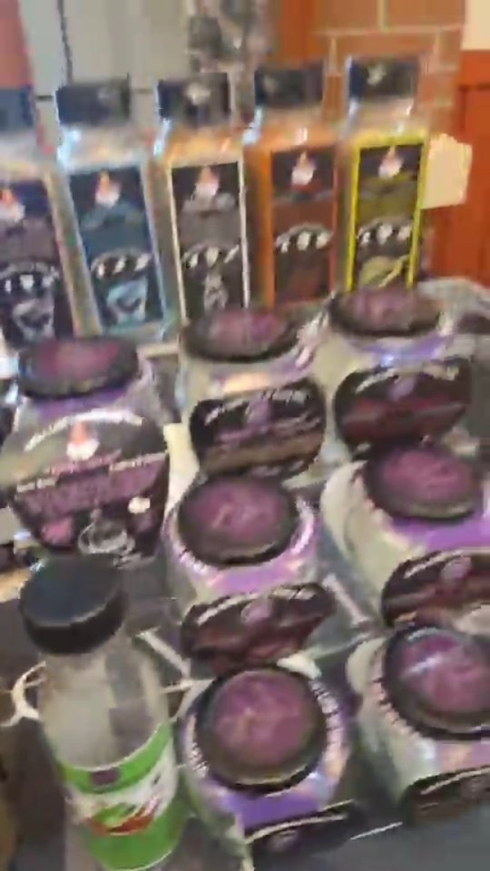 FREEEEEEEEEE
Corned Beef Sandwiches 🥪 😋
Today at the Huntley Farmers Market
PLUS our entire Retail Collection
Here until 1pm.
#ChefJoanneThomas #WithALittleLoveInEveryBite #InternationalTravelChef #ShopSmall #DowntownHuntley