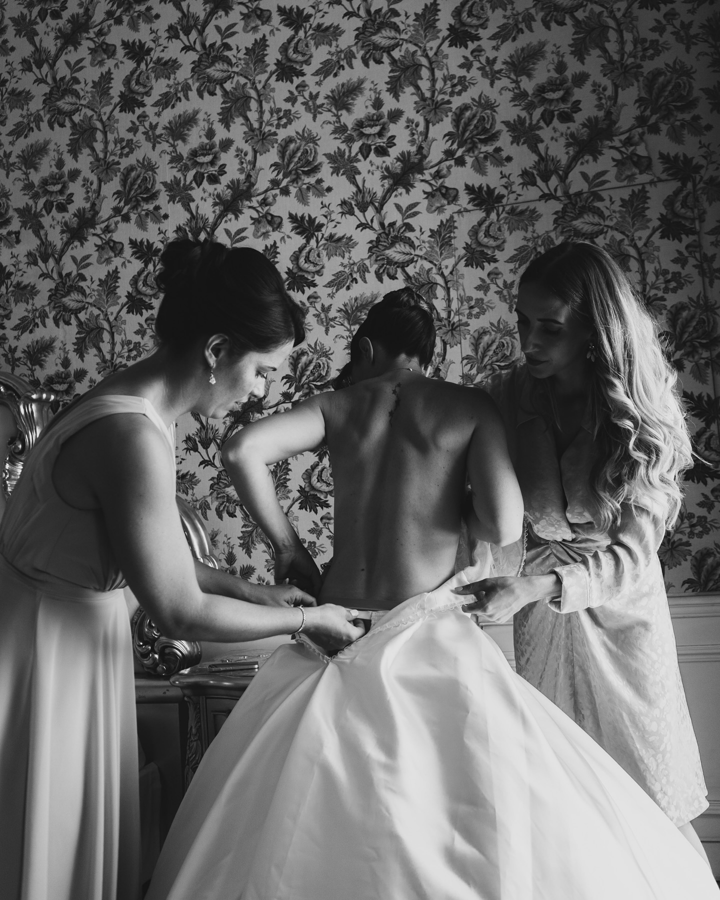 Préparatifs en noir et blanc 🖤
#weddingphotographer #photographemariageparis #preparatifsmariage #blackandwhitephotography #mariageaparis