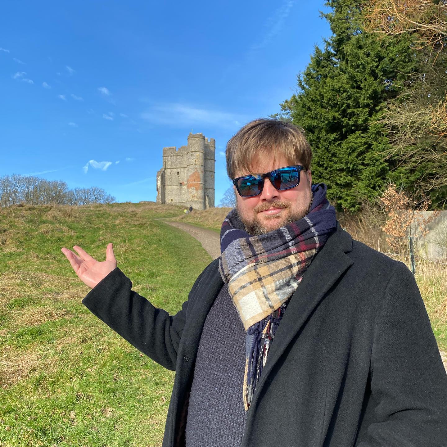 A few more pictures from Donnington Castle.
It wasn’t a huge castle to begin with but now all that remains are some low ruined walls and this fantastic gate house.
From the remains of fire places, doorways and windows we can see that there were rooms that backed directly onto the gate house to make the most of the space inside the walls.
There’s a great chimney in cross section, lined in Roman-like tile, laid flat in stacks.
Some of the fire places have been filled up with huge birds nests. Fancy living in a ruined castle? Start collecting your twigs…
The view from the hill is phenomenal, clearly Richard de Abberbury the castle’s founder wanted a castle that could see and be seen across a wide sweep of the lands around and along the length of the river Lambourn.
But my favourite find was the vaulting inside the gateway. So similar in style to the vaulting in the Bloody Tower- part of the Tower of London and also dating from the reign of Edward III. The best Plantagenet king. Try telling me he wasn’t.
•
•
•
Hi I’m William Harry Mitchell, a Blue Badge Tourist Guide and Historical Interpreter. I lead tours around London and all over England. Want a tour? Have a look at my website (link in bio) for some ideas and get in touch through the contact form. @whmtours
#castle #castlesofinstagram #donningtoncastle #14thcentury #edwardiii #gatehouse #ruin #ruined #ruinedcastle #history #castlesofengland #countryside #riverlambourn #birdsnest #chimney #vaulting #ribbedvault #toweroflondon #tour #tours #tourguide #touristguide #bluebadgeguide
