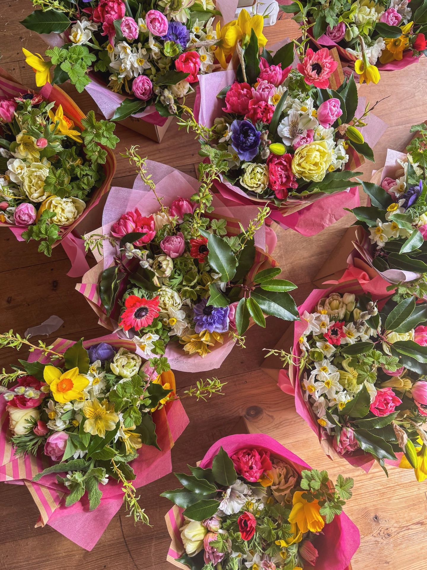 Happy Mother’s Day to all the remarkable women that make the perfect cup of tea, lift us up & pour love into our hearts
Thank you to everyone who has ordered bouquets it’s been so wonderful to see familiar faces & meet new as flowers bloom to spring days
Tulips @smithandmunson 🌷
#mothersday #britishflowers #florist #norfolk #seasonalflowers