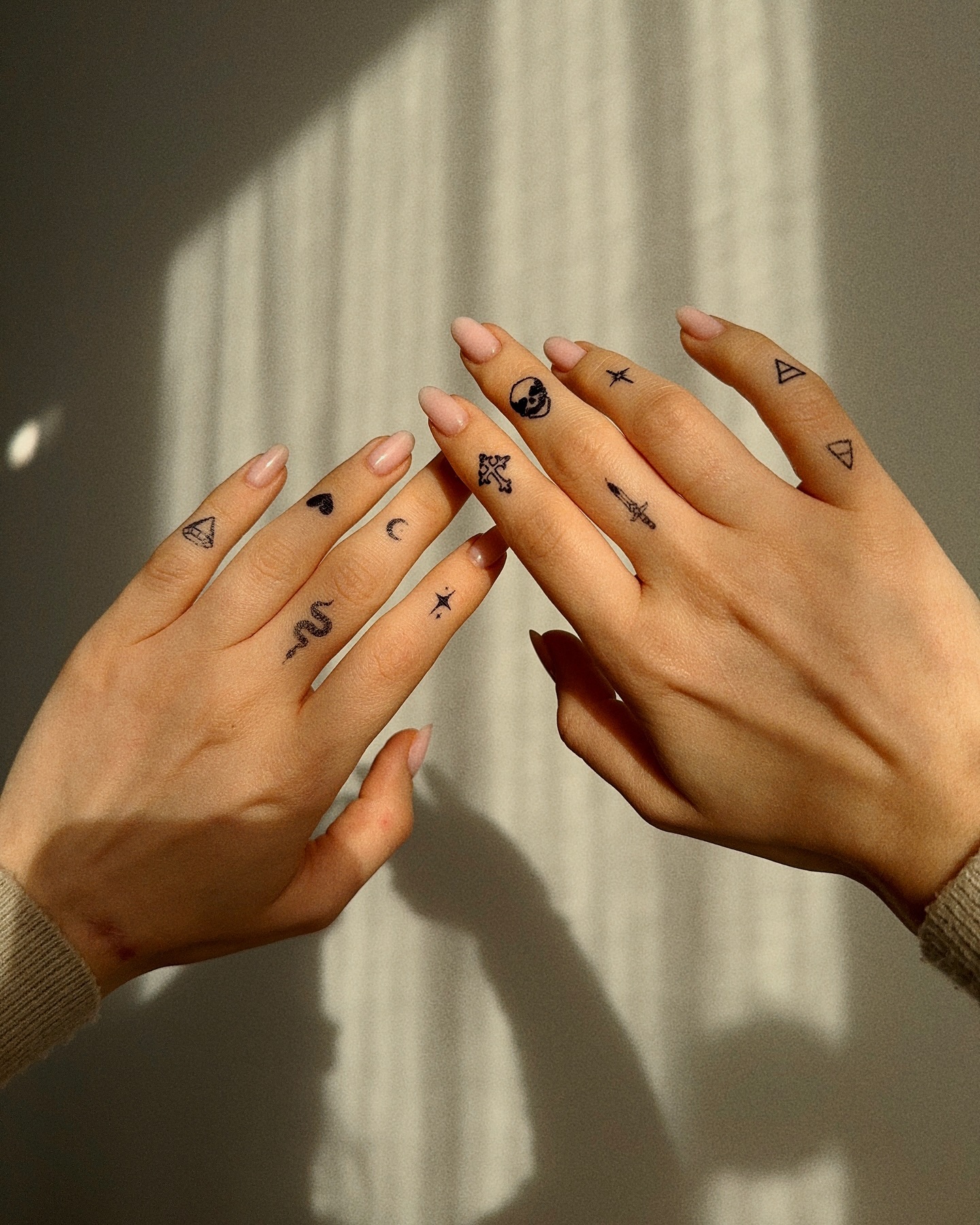 Plant-based natural 1-2 week tattoos! Get 3 for 2 with code: 3INKSTAMPS
Quick delivery worldwide dispatched from London 🇬🇧! Free delivery for orders over £20💫
Shop now: www.inkstamps.co.uk | Link in bio.
.
.
.
.
.
#inkstamps #tattoolondon #minimalisttattoo #fingertattoos #fingerstattoos #flowertattoo #cosmictattoo #zodiactattoo #universetattoo #linework #delicatetattoo #smalltattoo #moderntattoo #portraittattoo #semipermanenttattoos
#matchingtattoos #hearttattoo #moontattoo #1weektattoos #theartoftattoos #tattoomagazine #temporarytattoos #coreantattoo #coreanstyletattoo #fineline #singleneedletattoos