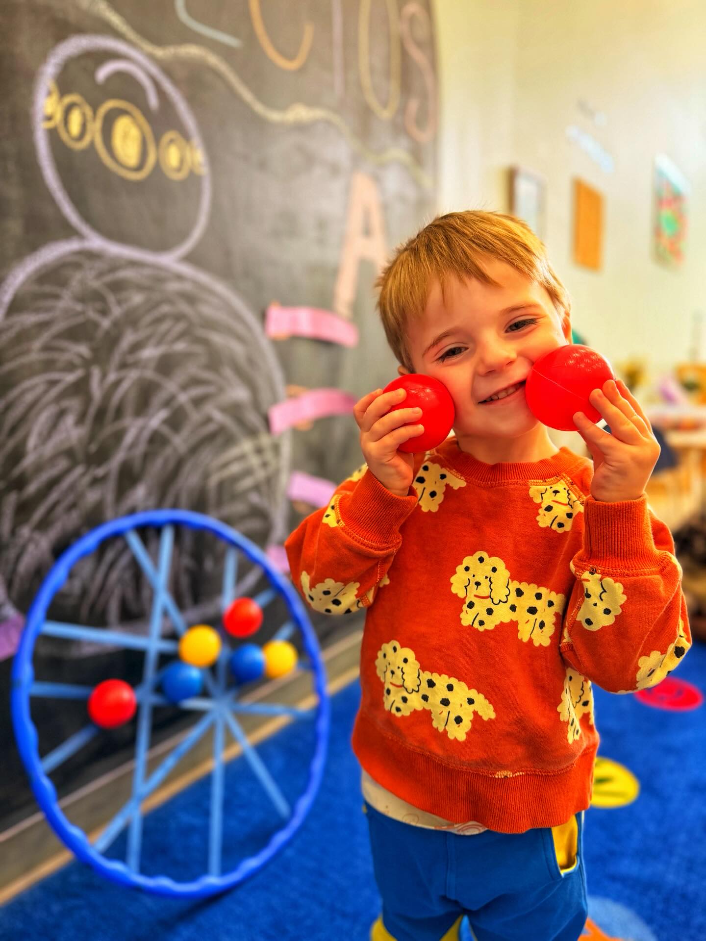 Today we stepped into the fascinating world of las Arañas- spiders! 🕷️We started our morning exploring what spiders look like and where we might find them hiding. The kiddos learned how spiders build their webs and discovered something really cool⭐️mama spiders (wolf spiders) carry their eggs on their backs, and when the babies hatch, they sometimes ride along with her for a little while!
We also talked about an important science discovery: spiders are not insects! Spiders have 8 legs, while insects have 6.
To bring those spider legs to life, the kiddos played a fun shape-matching game, searching for the correct shapes to attach each spider leg to the body. Little by little, their spiders came together while they practiced recognizing shapes.
Our explorers also got creative making their own fuzzy spiders 🎨 and had so much fun playing a sticky spider web game where they rolled a dice to see which baby spider they would get and tossed it onto the big web to see if it would stick! 🕸️
We even went on a mini spider hunt inside the web, finding spiders with numbers on their backs and counting how many legs to add using clothespins 🔢a fun way to practice counting while strengthening those little hands. We practiced tracing las patas de la Araña and made silly spiders for our craft!
We wrapped up our day outside enjoying the fresh air 🌿 and moving our bodies after a morning full of learning, curiosity, and creativity!