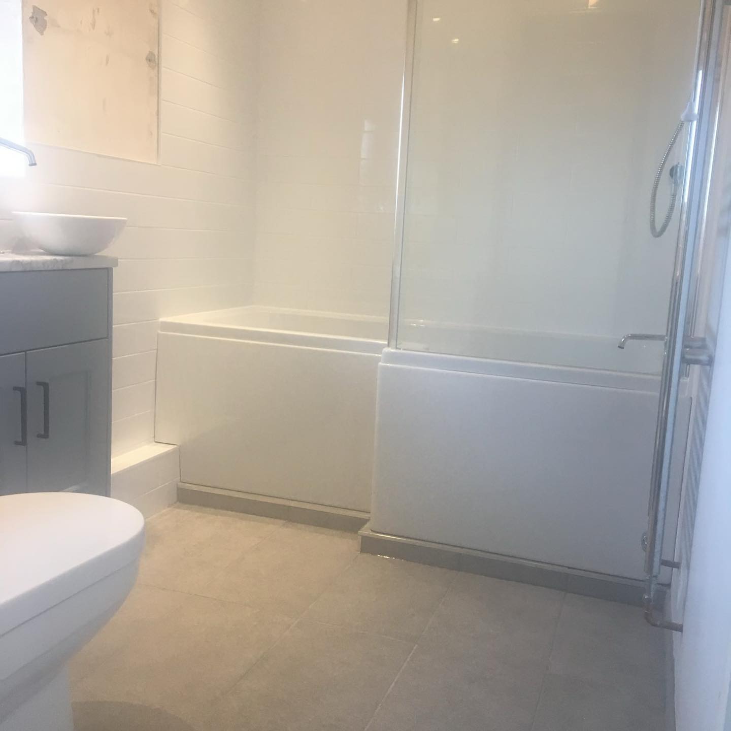 bathroom completed last week 🛁 massive run on bathrooms at the moment
.
.
.
.
#bath #bathroomdesign #bathroomdecor #bathroomrenovation #tile #tiles #tilesofinstagram #plumbing #plumbinglife #plumbinglife👷 #plumbingbristol #plumbing101