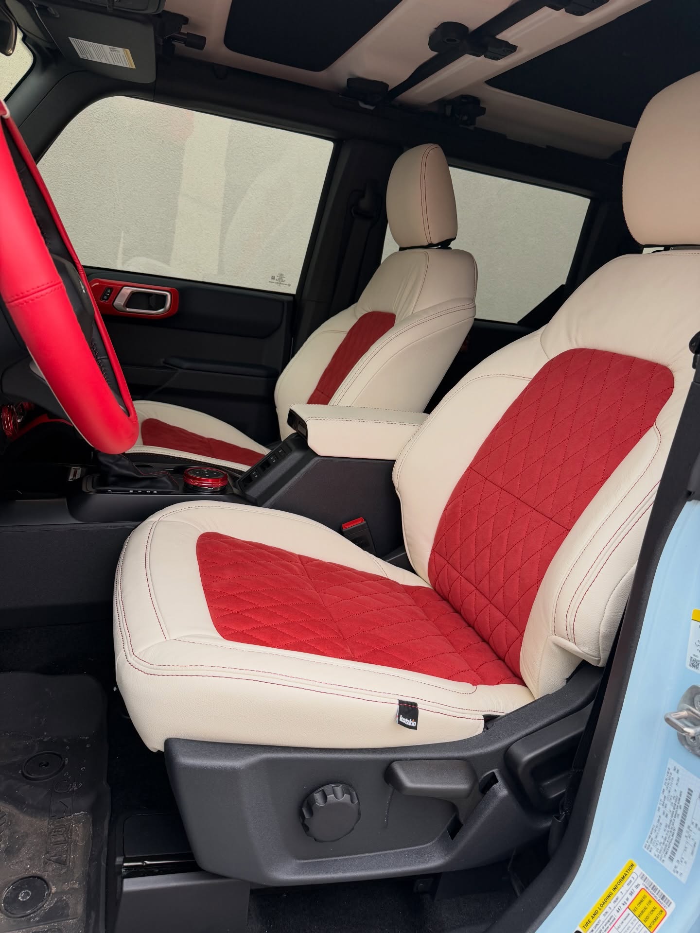 We are so happy to have been a part of this Ford Bronco transformation for @jada_cacchilli Thanks for letting us work on your baby!!