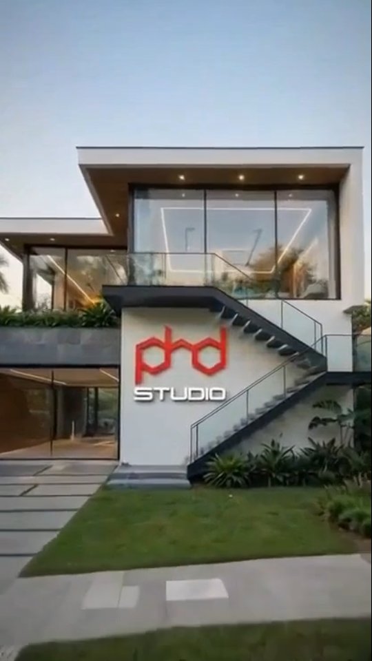 Do abandono à inovação: bem-vindos ao universo PHD Studio! 🚀💻
Criamos esse conceito 3D para mostrar que a nossa especialidade é exatamente essa: pegar ideias e transformá-las em algo extraordinário. Assistam até o final para ver o jardim de inverno (nosso lugar favorito de descompressão 🌿).
Se a gente faz isso no mundo virtual, imagina o que podemos fazer pela SUA marca no mundo real? 👀
👉 Siga a @PHDStudio e descubra como elevar o nível do seu negócio!
💬 Conta pra gente: você preferia trabalhar nas ilhas de edição ou relaxar no jardim?
#PHDStudio #MarketingDigital #Inovação #SetupCriativo #GlowUp Audiovisual Empreendedorismo AgenciaDeMarketing Criatividade