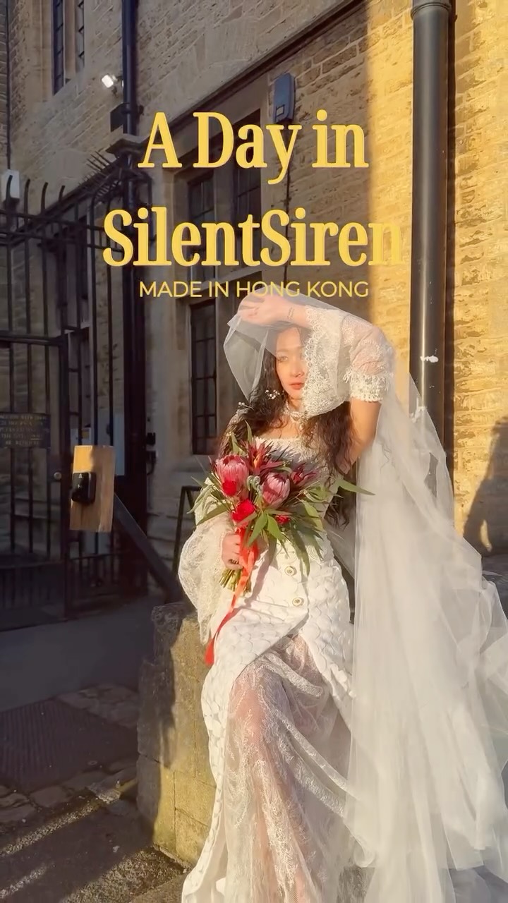 // Girl Talk //
如果你問我SILENTSIREN.風格可以點襯,
我會說有一百種無限可能。
所以若你喜歡SILENTSIREN.的美學風格,
你會發現其實自己不再局限於單一風格!
波希米亞萬歲!!
If you were to ask me how to style the SILENT SIREN look, I’d say there are a hundred — no, infinite possibilities.
So, if you’ve fallen in love with our “SILENTSIREN” aesthetic, you’ll soon realize you’re no longer confined to just one style!
Long live Bohemia!!
—
PHOTO | @leflefphoto
GOWN & STYLING | @bysilentsiren
MUA | @janicepangmakeupuk
—
《𝐒𝐢𝐥𝐞𝐧𝐭𝐒𝐢𝐫𝐞𝐧. & 𝐋𝐞𝐟𝐥𝐞𝐟 | 𝐒𝐡𝐨𝐨𝐭𝐢𝐧𝐠 𝐏𝐚𝐜𝐤𝐚𝐠𝐞 》ɪꜱ ᴀᴠᴀɪʟᴀʙʟᴇ ɴᴏᴡ.
🇬🇧𝐔𝐊 | ᴀʟʟ ʏᴇᴀʀ
🇭🇰𝐇𝐊 | OCT 2026 - JAN 2027
🇫🇷È𝐳𝐞/𝐍𝐢𝐜𝐞 / 𝐌𝐞𝐧𝐭𝐨𝐧 | 20-26 July 2026
ꜰᴏʀ ꜱʜᴏᴏᴛɪɴɢ ɪɴ ᴏᴛʜᴇʀ ᴇᴜʀᴏᴘᴇᴀɴ ᴄᴏᴜɴᴛʀɪᴇꜱ, ᴘʟᴇᴀꜱᴇ ꜰᴇᴇʟ ꜰʀᴇᴇ ᴛᴏ ᴇɴQᴜɪʀᴇ ᴜꜱ ᴏɴ ᴛʜᴇ ᴀᴠᴀɪʟᴀʙɪʟɪᴛʏ
—
HONG KONG LOCAL WEDDING DRESSS DESIGNER | 𝐇𝐀𝐍𝐃𝐌𝐀𝐃𝐄 𝐆𝐎𝐖𝐍 & 𝐀𝐂𝐂 |ᴍᴀᴅᴇ ɪɴ ʜᴏɴɢ ᴋᴏɴɢ
www.bysilentsiren.com