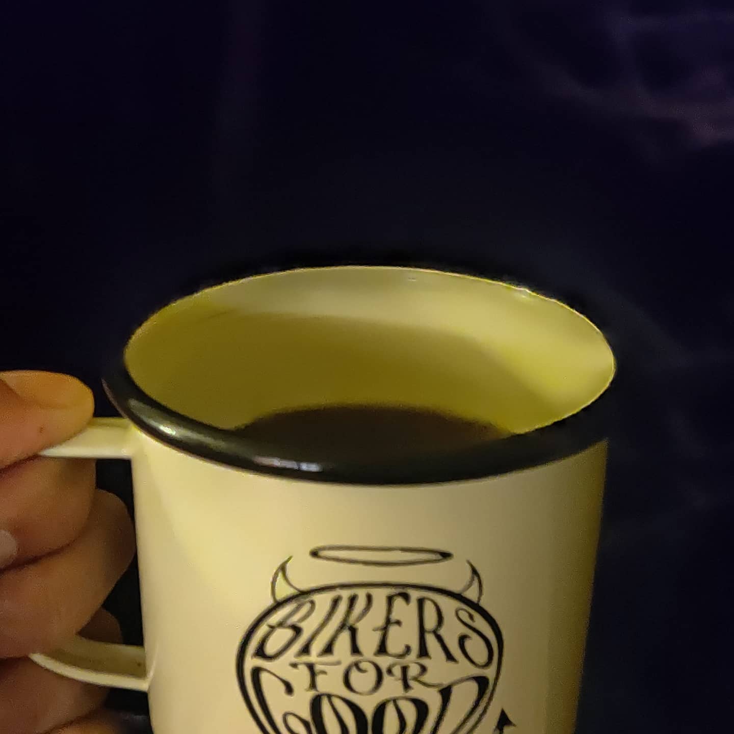 Rum 'n' coke or a hot coffee? What would you choose?
Tell us in the comments below. 🤘🏻
#comment #rum #coke #regularusemedicine #survivalmug #bikersforgood #wildornothing #travel #cold #warm #drink #enjoy #mug #mugshot #punks #angels #thebestofthebest #travelgasm #readytorace