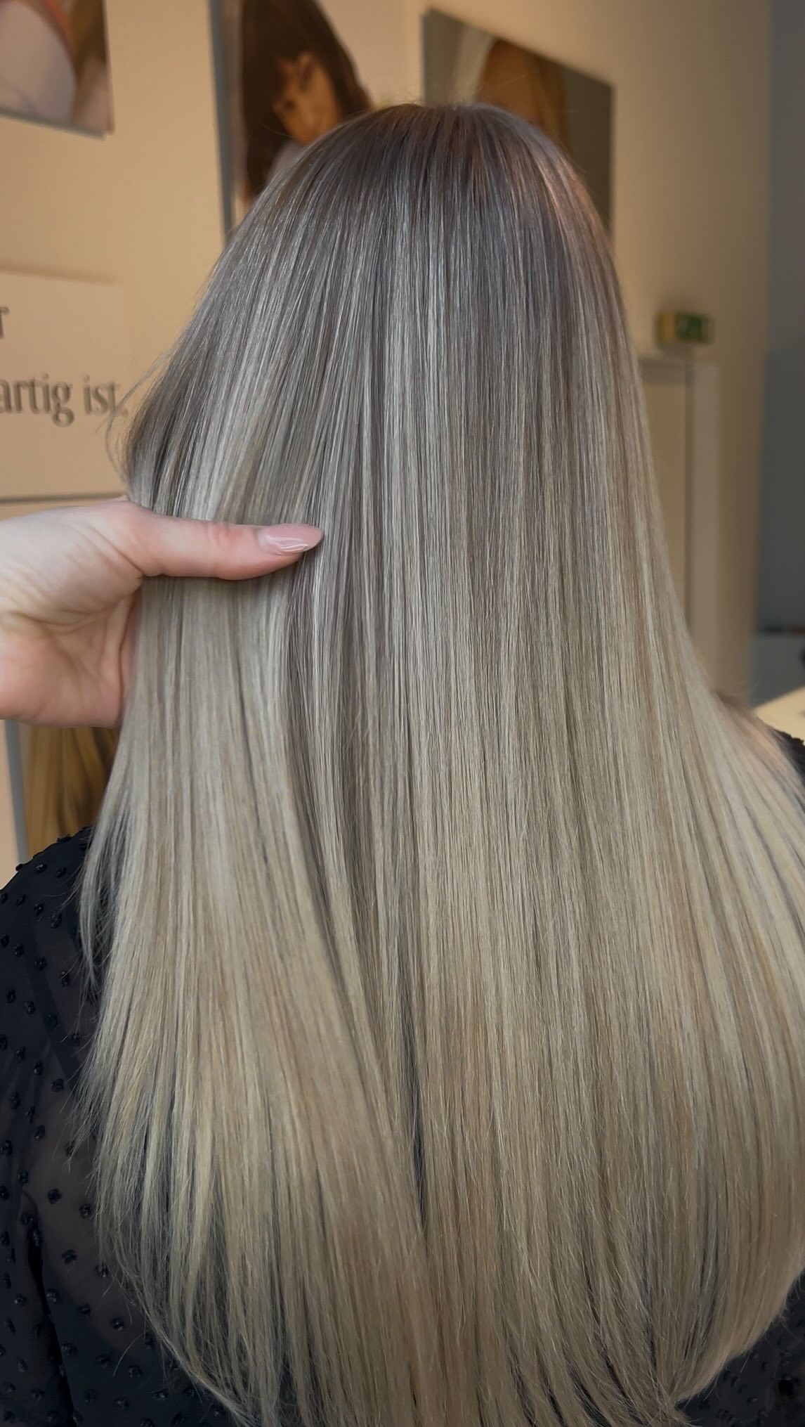 Aurtouch #morevibrance #hairstylist #tonerservice #toner #hairextensions beachwaves hairgoals hairfashion hairtransformation extensions tapeinextensions haarverlängerung blondehairdontcare blondehighlights insta blond blondgirl balayage hair hairlove instagram