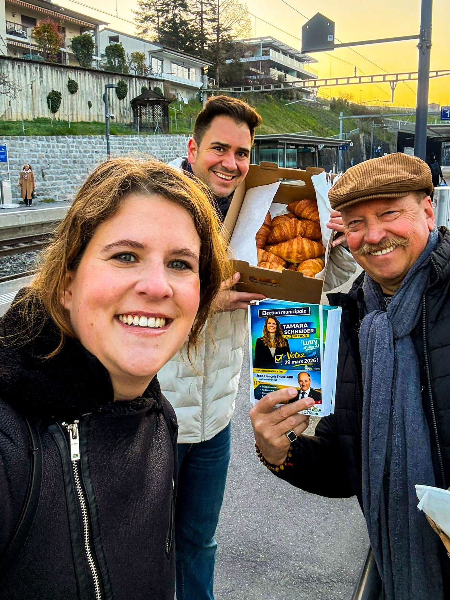 Ce matin à la gare de Lutry ☀️🥐
Distribution de croissants et de flyers dans une ambiance conviviale, avec de belles rencontres et des échanges enrichissants. Merci à toutes celles et ceux qui ont pris le temps de discuter avec nous !
On continue la mobilisation 💪
Rendez-vous le 29 mars pour le 2e tour 🗳️
#lutry #ec2026 #udc #croissants #elections