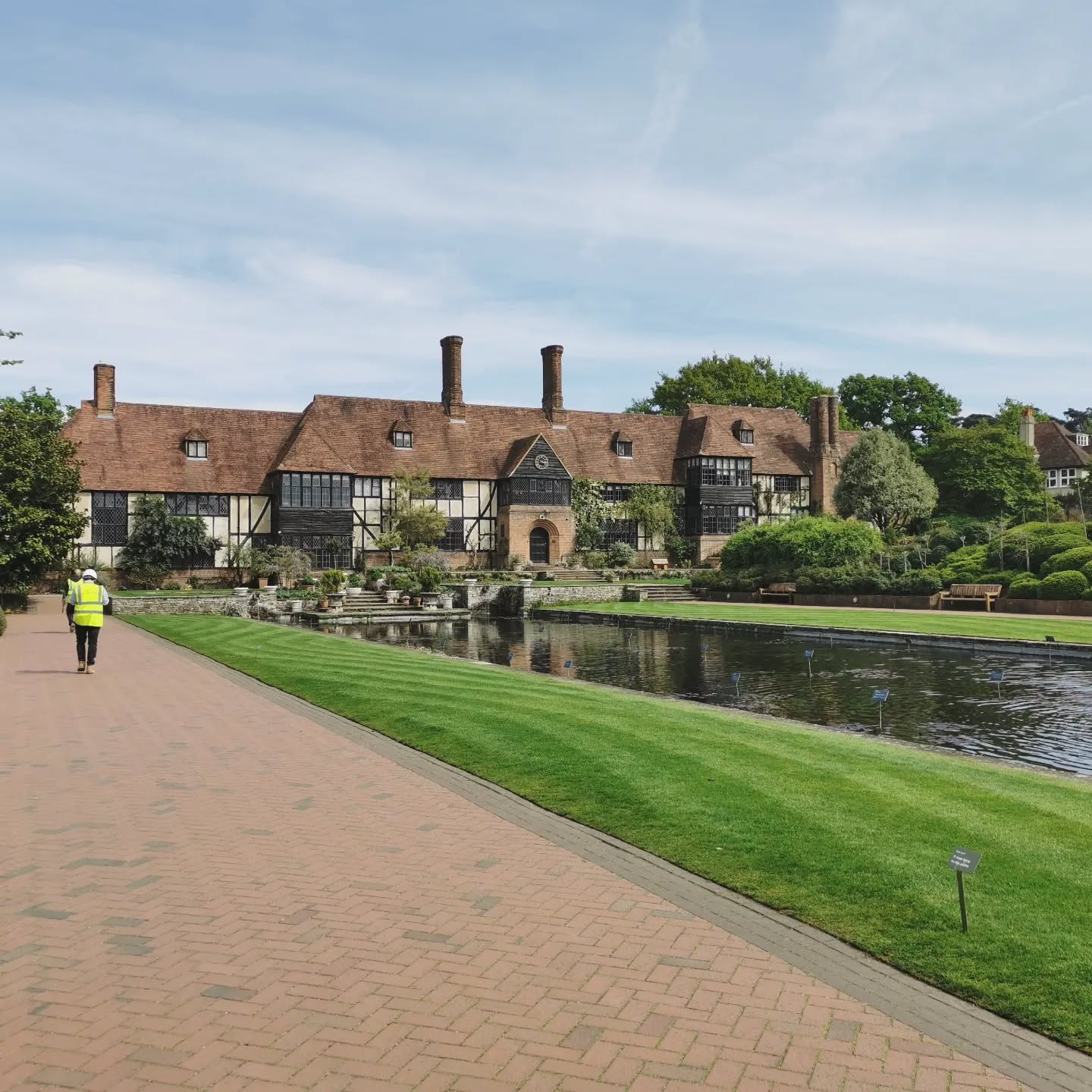 Lovely day out at Wisely Gardens today. So great to see all the spring flowers in action bursting with character! 🌸🌸🌸
