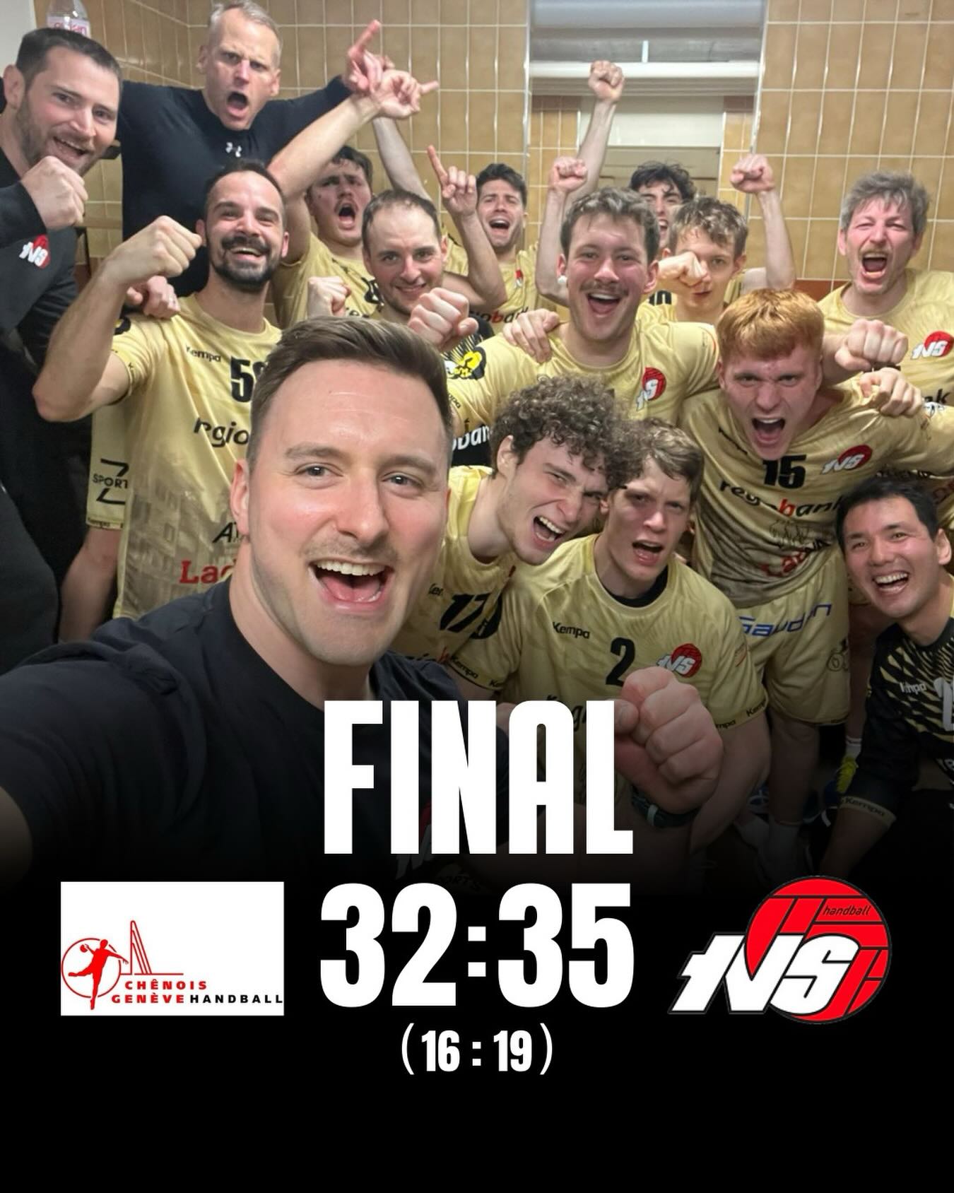 🤾🏻♂️Auswärtssieg am vergangenen Sonntag in Genf!🔥
Der TV Solothurn setzt sich auswärts bei CS Chênois Genève Handball mit 35:32 durch und nimmt zwei wichtige Punkte aus der Romandie mit! 💪
Die Solothurner starteten konzentriert in die Partie und erspielten sich bis zur Pause eine 19:16-Führung. Auch nach dem Seitenwechsel blieb das Spiel intensiv und umkämpft, doch der TVS behielt über weite Strecken die Kontrolle.
Chênois kam in der Schlussphase nochmals heran, doch die Ambassadoren fanden in den entscheidenden Momenten die richtigen Antworten – sei es mit wichtigen Treffern im Angriff oder starken Paraden im Tor. So brachte der TVS den Vorsprung schliesslich souverän über die Zeit.
Ein verdienter Auswärtserfolg, der zeigt, dass die Solothurner auch in schwierigen Spielen bestehen können. 🔴⚪
➡️ Bereits diesen Sonntag geht’s weiter: Am 21. März empfängt das «Eis» zuhause im CIS Handball Oberaargau.