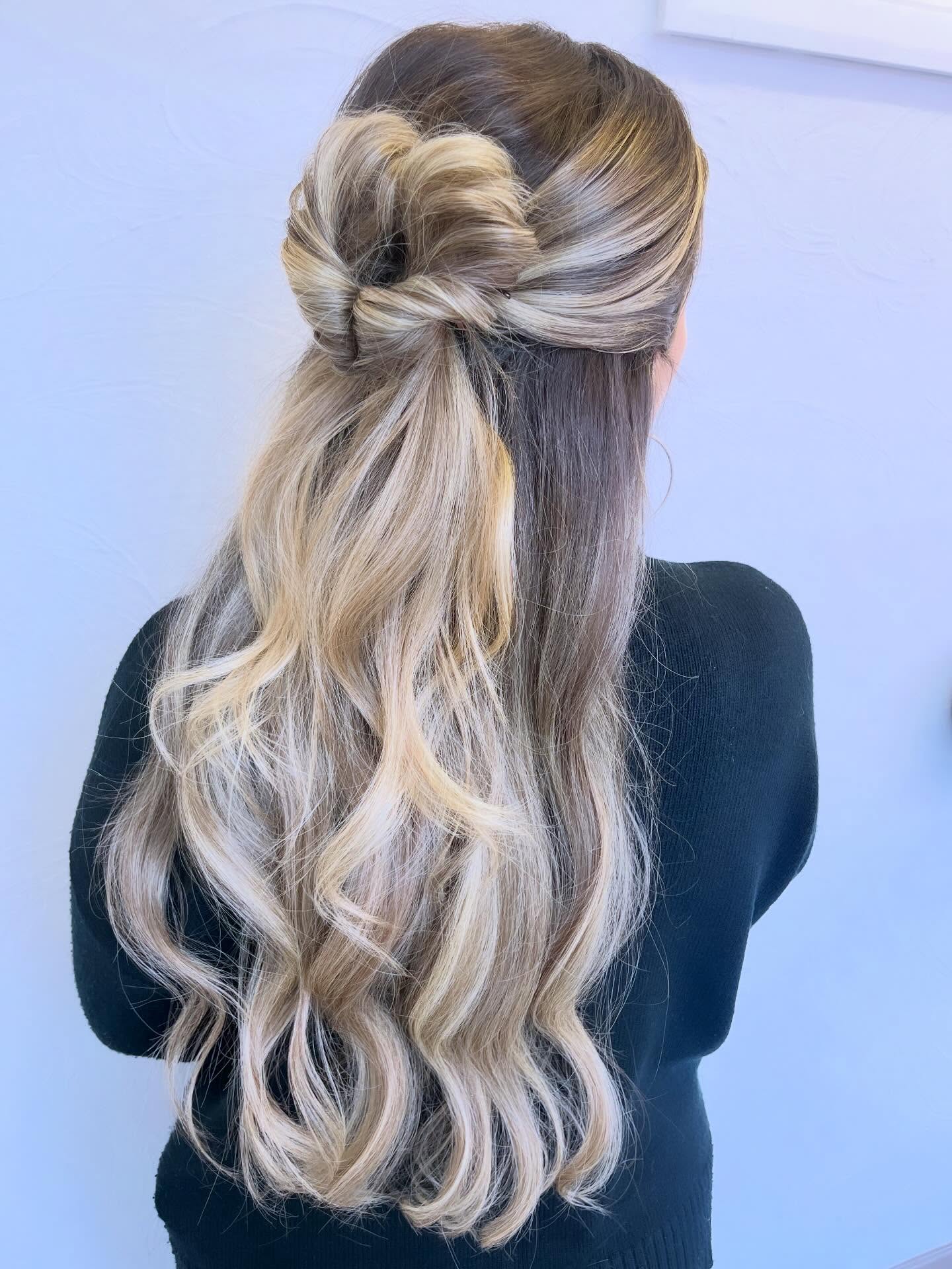 Love is in the hair 🤍
Introducing the love heart bun 🤍
Something cute, fun and different
#bridalhairstylist #weddinghairinspo #leicesterweddinghair #weddinghairleicestershire #northamptonweddinghair