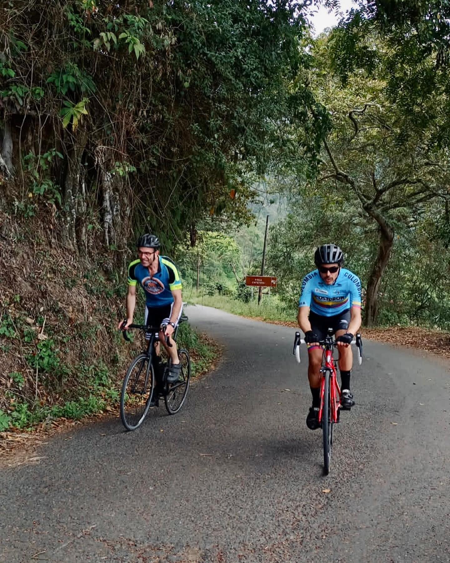 Cycling & Coffee Tour
#joyofcycling
🇨🇴⛰🚲
•
•
•
•
•
#cyclingculture #insearchofup #cyclingmemories #roadcyclingpics #ridelots #lifebehindbars #whyiride #roadslikethese #fromwhereiride #beautyofcycling #cyclingphotography #whereiride #outsideisfree #wymtm #instaroads #mountainpass #fromwhereweride #cyclingadventures #roadcyclist #cyclingshots #roadstotravel #mountainphotography #roadstoride #cyclingcolombia #cyclingtour #cyclingholidays #cyclingaddiction #cyclingplanet #kom