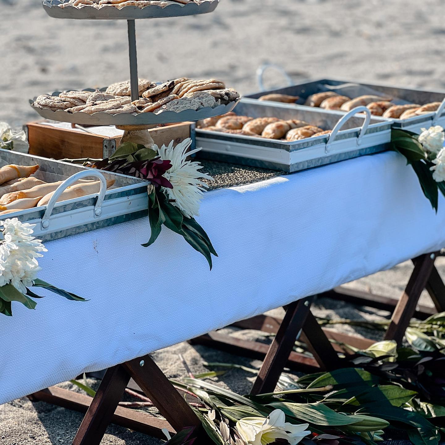 Palm Beach Picnics has connections to suit all dietary needs! Empanada Triumph!!
These cookies ya’ll…
Great partnership with @nombucket to accommodate a picnic of 50 persons!
#vegan #veganpicnic #veganpicnicfood #picnic #picnicevent #palmbeachpicnics #pbpicnics #palmbeach #junobeach #beachreception #party #eventplanning #empanadas