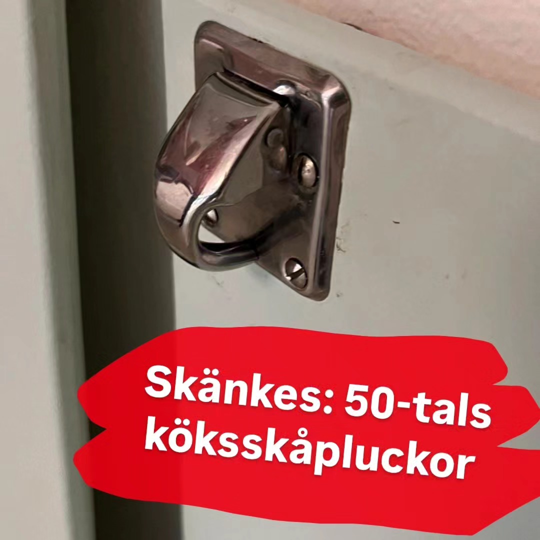 DELA GÄRNA!
Sameföreningen ska få nytt kök! 3 glada medlemmar dök upp och rev det gamla igår, så nu har vi ett helt sett med snygga orginal luckor från 50-talet( gissar vi) som gärna får hitta nytt hem! De är mintgröna till färgen och i bra skick för att ha brukats så länge som de har! Hämtas i Högsbo.
Skriv till ordforande@sameforeningen.se eller här på sociala media om du är intresserad!
❤️💚💛💙
#sameforeningeniGBG #skänkes #bortskänkes #50talskök #vintagekök #göteborg
