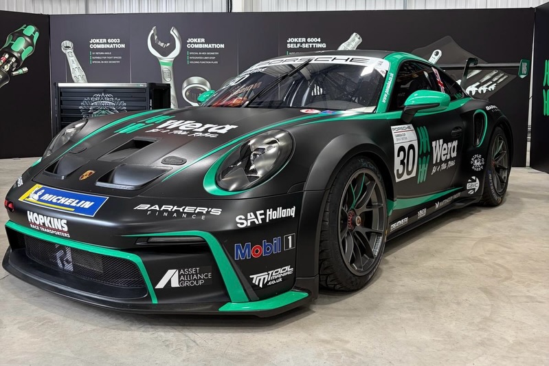 Here we are … the 2026 @WeraMotorsport livery 🟢⚫️
I absolutely love it! 🔥
#willjenkinsracing #porsche #carreracupgb #motorsport #btcc @porscheraces_gb @allianceraceuk @weratoolsuk @hopkinsracetransporters @asset_alliancegroup @reefertrailercentre @safholland_uk @thegreengroupuk