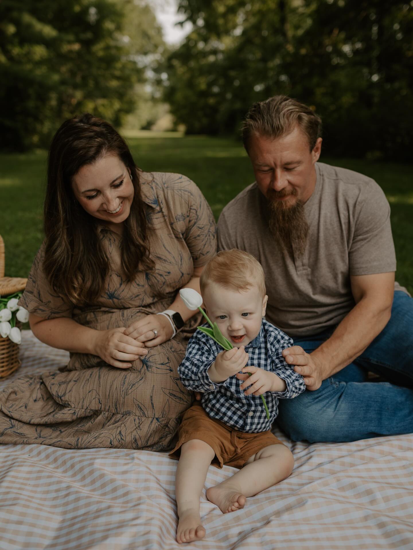 Warmer weather is approaching and I am SO ready for all the greenery!
#indianaphotographer #indianapolisphotographer #indianapolisfamilyphotographer