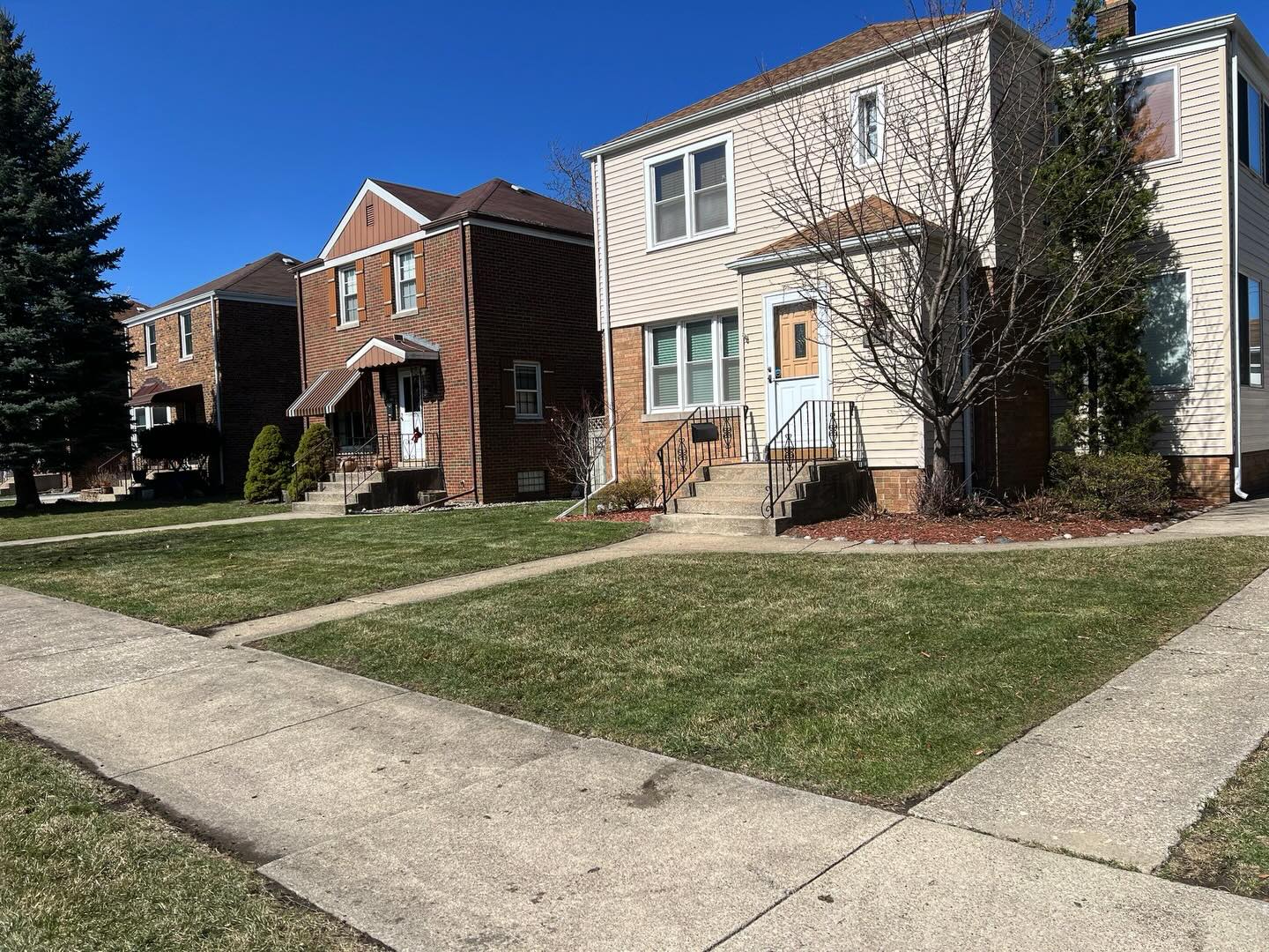All cleaned up and looking good for the weekend. 🌱
Removing built-up leaves and debris helps your lawn bounce back and keeps your property looking its best.
If your yard could use a cleanup, reach out!