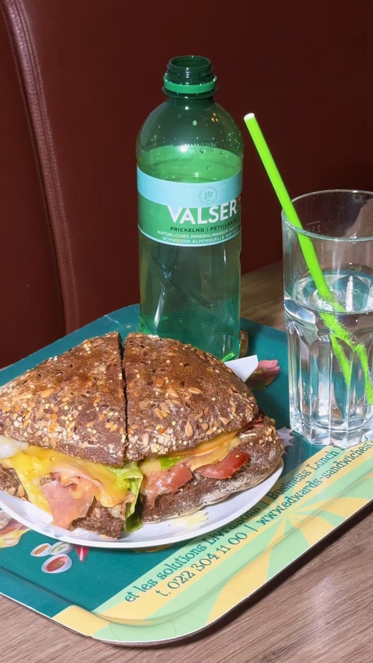 Le valaisan 🇨🇭
Œuf mimosa onctueux, mayo gourmande, tranche de dinde tendre, raclette du valais, salade croquante, tomate fraîche et avocat crémeux.
Simple mais terriblement gourmand !
📍 Bel-air – Rue de la cité 1, 1204 Genève
📍 Acacias – Route des acacias 43, 1227 Genève
🌐 edwards-sandwiches.ch
#sandwich #urbanfood #genevaeats #oeufmimosa #avocado