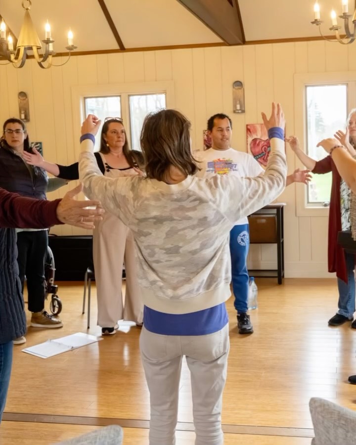 🎶 I’ll be there… just reach out for me! 🎶
This week at Community Sing, we’re stretching our voices, stretching our limits, and reaching out for one another! 💫
Because singing isn’t just about hitting the notes…
It’s about showing up, taking a breath, and going a little further than you thought you could. So go ahead!
✨ Stretch out your voice
✨ Stretch out of your comfort zone
We’ve got you.
When we sing together, something shifts, our energy rises, our smiles spread, and suddenly we’re stronger, lighter, and a whole lot more connected.
So come on…
🎶 Just reach out for me… I’ll be there 🎶
#CommunitySing #ReachOut #IllBeThere #NewportSings #StretchYourLimits