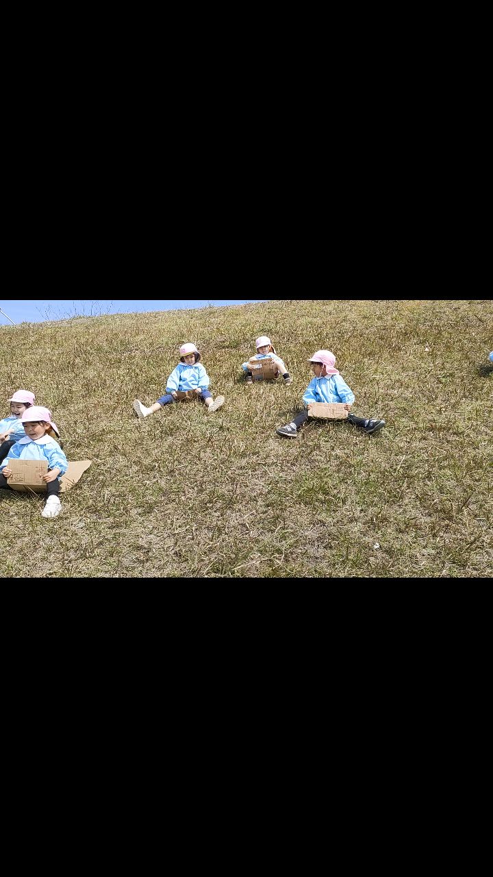 heiwayouchien【草スキー】
📸平和幼稚園 年少組
幼稚園から歩いていくこ