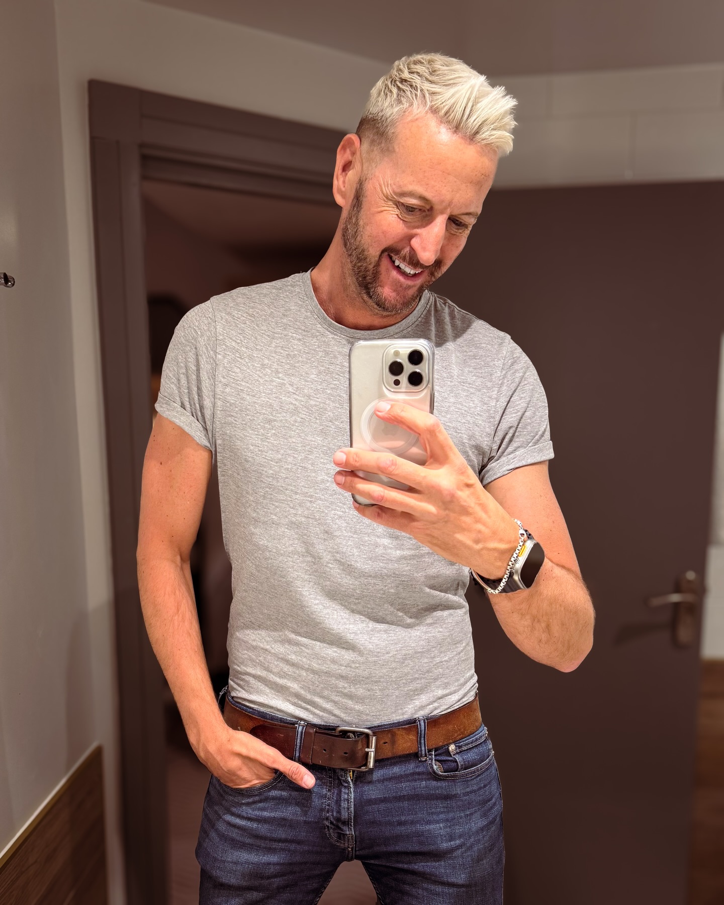 #Friday and going home today after working in Croydon all week…stopped in the Hilton which was a very nice for the weekend.
.
.
There’s aren’t many advantages to being away from home for work but there are a couple
- having the entire superking bed to your self!!
- Guilt free baths….they are guilt free at home, but there’s always things you could be doing whilst soaking in the tub
- Getting to sleep In every morning as the hotel is 2 minutes from work, so no commute.
- Packing to come home though is the absolute highlight as nice ad it is it’s always best when you know your going home to your husband ❤️❤️❤️
.
.
.
.
.
Follow @matt_and_adrian for more ❤️
.
.
Gay man in taking selfie in hotel bathroom
.
.
.
.
#hotel
#gayman
#husband