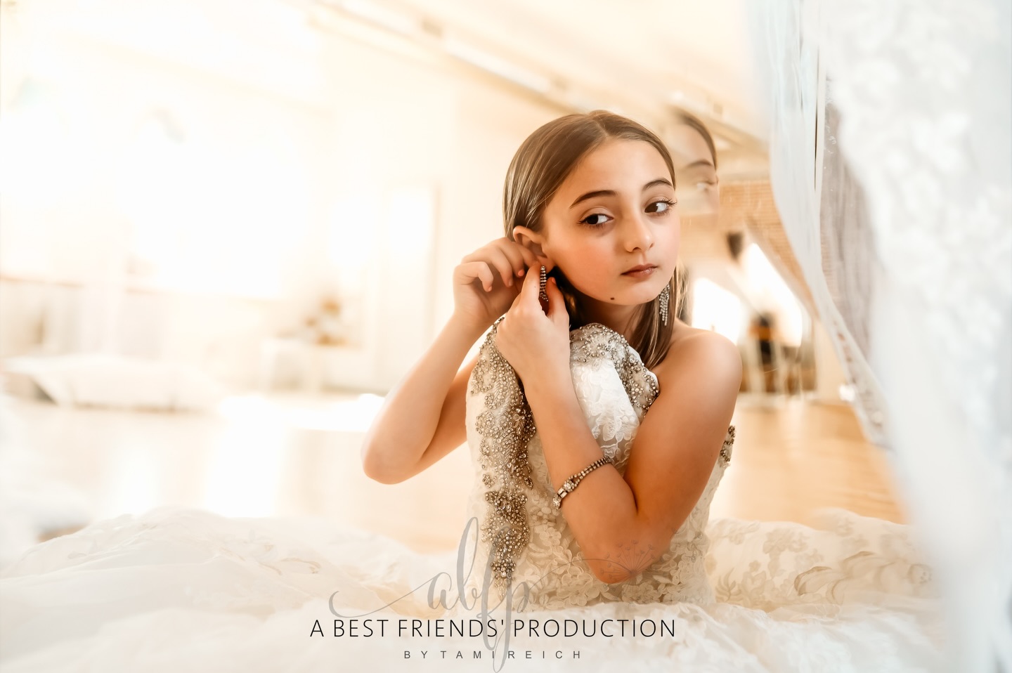 Get ready for lots of wedding mini pics! This is the sneak before the sneak @borntobegirly so many beautiful images to edit.
These Wedding Dress sessions can be set up at anytime. All you need is a daughter and your wedding gown. Heck, still fit in your gown? (I can’t zip mine 😭) Want new pics in honor of an anniversary?!? Hit me up 💋