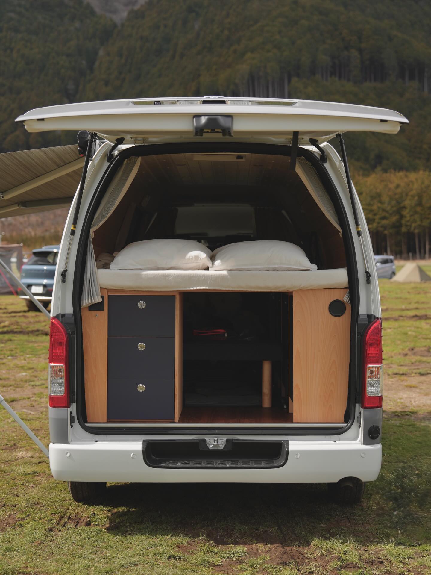 🚐 The Mori campervan is designed for comfortable road trips around Japan. Perfect for small families or friends who want the freedom to explore nature while traveling with everything they need.
🪑 Seats: 4 people
🛏 Sleeping: Up to 3 adults, or 2 adults + 2 children
Inside, Mori features a warm wood interior and a flexible layout where the seating area easily converts into a comfortable bed — perfect for relaxing after a day of driving and exploring.
🍳 Included camping equipment
• Gas stove for cooking
• Compact fridge
• Cooking utensils and kitchenware
• Plates, forks, spoons, kettle
• Camping table and chairs
• Roof awning for shade and rain protection
Mori is a great choice if you want to explore places like Mt. Fuji, lakeside campsites, coastal roads, or the Japan Alps, while enjoying the comfort of your own campervan.
💰 Starting from 24,900 JPY / day
✨ Long-stay discounts available for extended rentals
📷 See more photos and details
www.roamandrollcampervan.com
📩 Book your campervan / Contact us
👉🏻 IG: @roamandrolljapan
👉🏻 email: support@roamandrollcampervan.com
#roamandrollcampervans
#roamandrollcampervanjapan
#campervanjapan