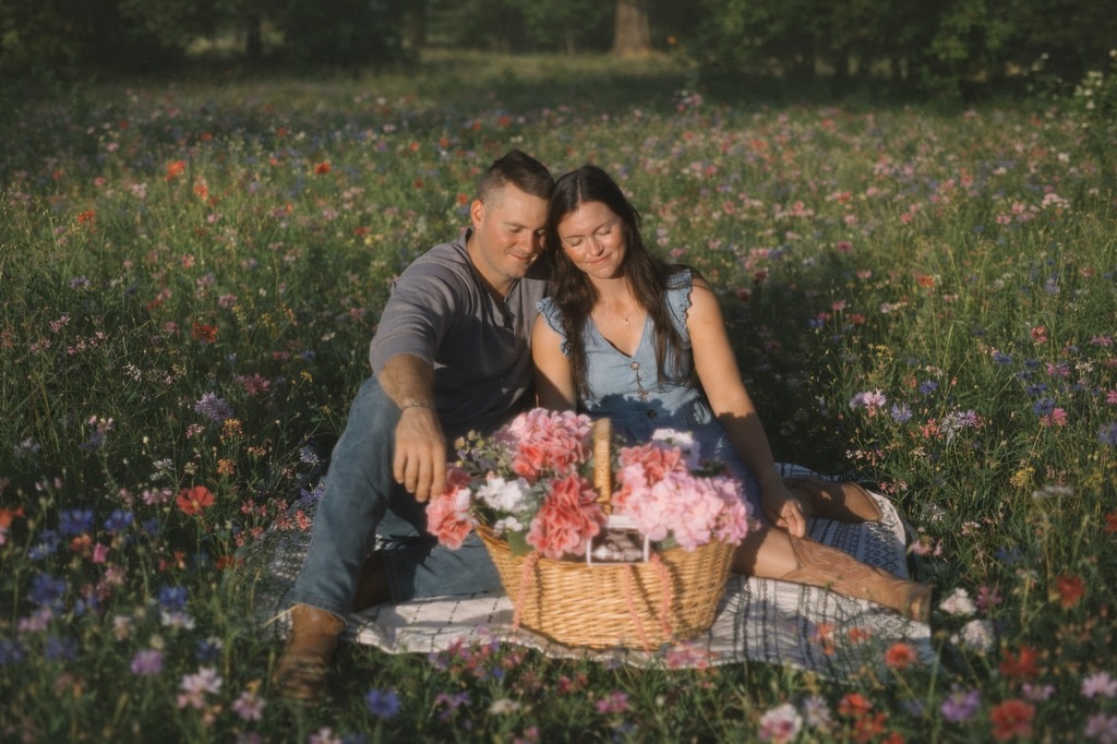 Liz & Justin
From wedding day⌠to baby on the way đ¤
Watching families grow like this is one of the most special parts of what I do
Thank you for the continuous trust!