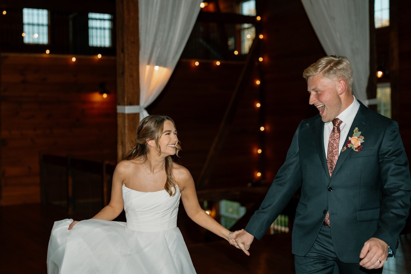 That “just married” feelin! #3WESTweddings | 📸 @sage.design.co | venue: @historicashland