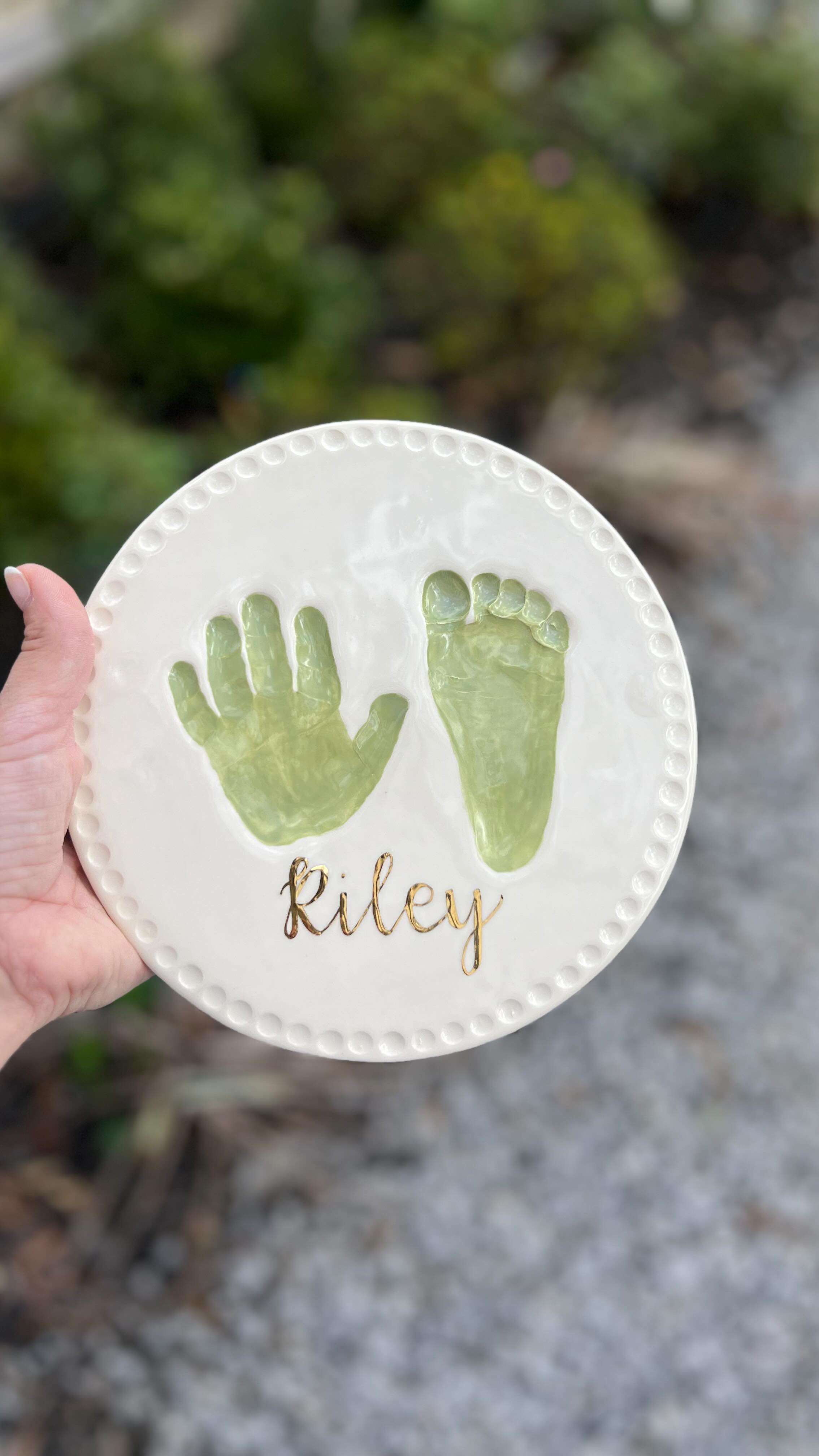 How LUCKY it is to be loved by you! 🍀
Here’s a collection of impression plates for boys, but we made them pretty for mama! ✨
Pricing and the link to book an appointment is in my bio!