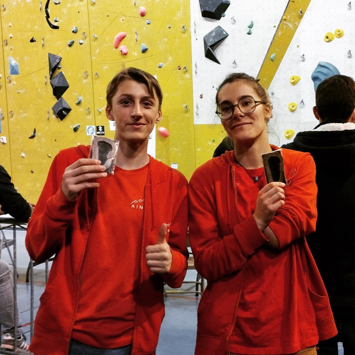 Encore des podiums en compétition régionale pour les jeunes d’Ain Roc : Loric réussi à décrocher une 2ème place et Siloé prend la 1ère place dans sa catégorie ! 💪
On les félicite pour leur participation à cet événement et pour tous leurs efforts fournis dans l’entraînement cette année ! 👍
Bravo les jeunes ! 🔥
#climbing #ffme #escalade #lead #ain #roc