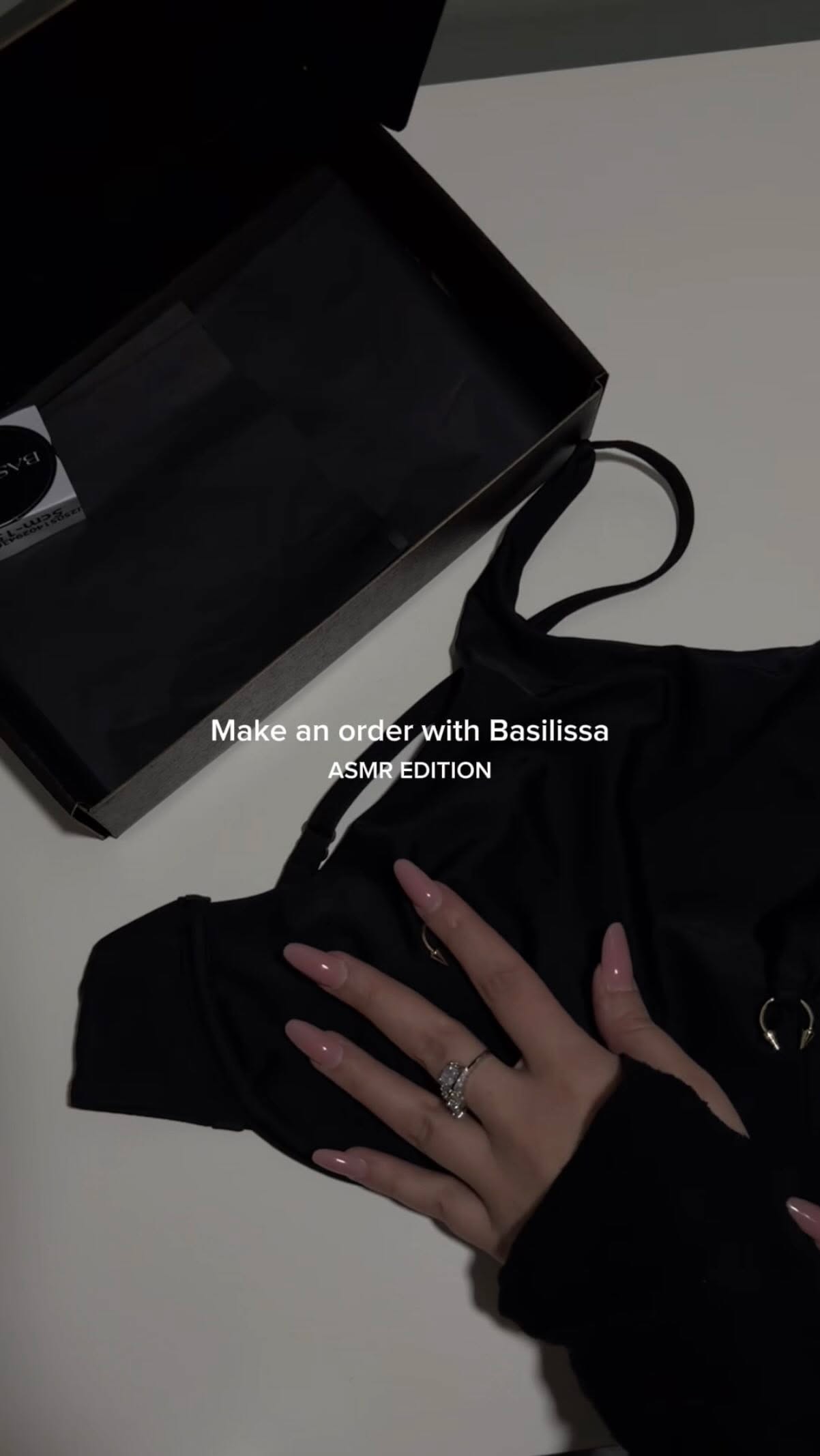 Scopri la bellezza del nostro CROP CRUCIO facendo insieme uno dei vostri ordini (ovviamente in ASMR).
🖤Ricevi i tuoi capi in 24/48h
📦Paga in contanti alla consegna | KLARNA | PayPal
#makeanorderwithme #asmr #orderasmr #prepariamounordine #abbigliamentodonna