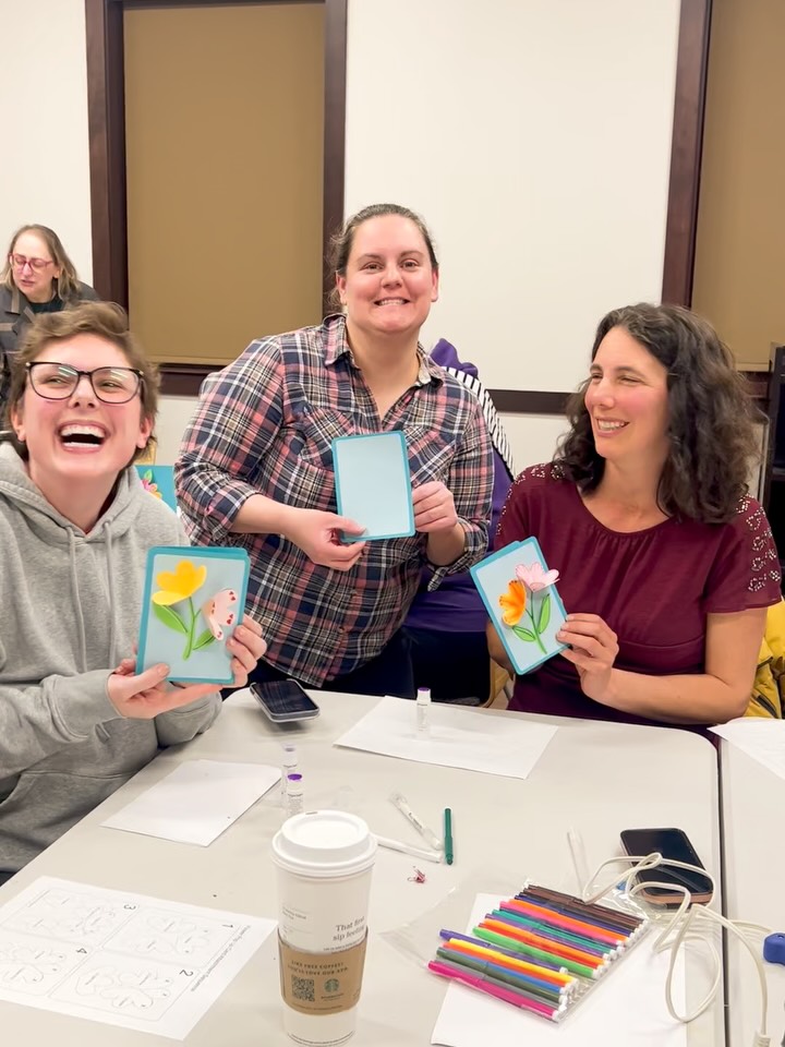 Super love these pop up cards the participants of my class tonight at @ironlibrary made 😍
PS: It’s My first class at Irondequoit Public library which is 5 minutes away by car from our house. The class took longer than anticipated but good thing home was so near— rushed home coz for sure my little piggy’s hungry 🤱🏻 (I say that with so much affection 🤣)
#popupcard #paperflowers #rochesterny