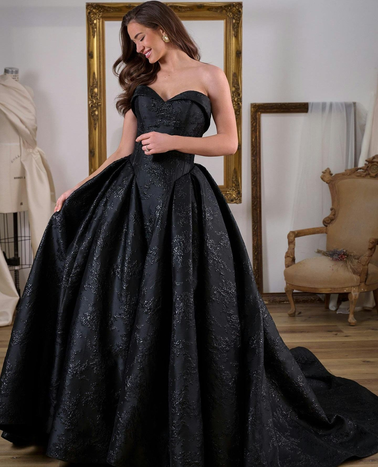 🚨🖤COMING SOON!🖤🚨 Aberdeen designed By Sottero and Midgley is every Dark and Daring bridal dream! Stay tuned...