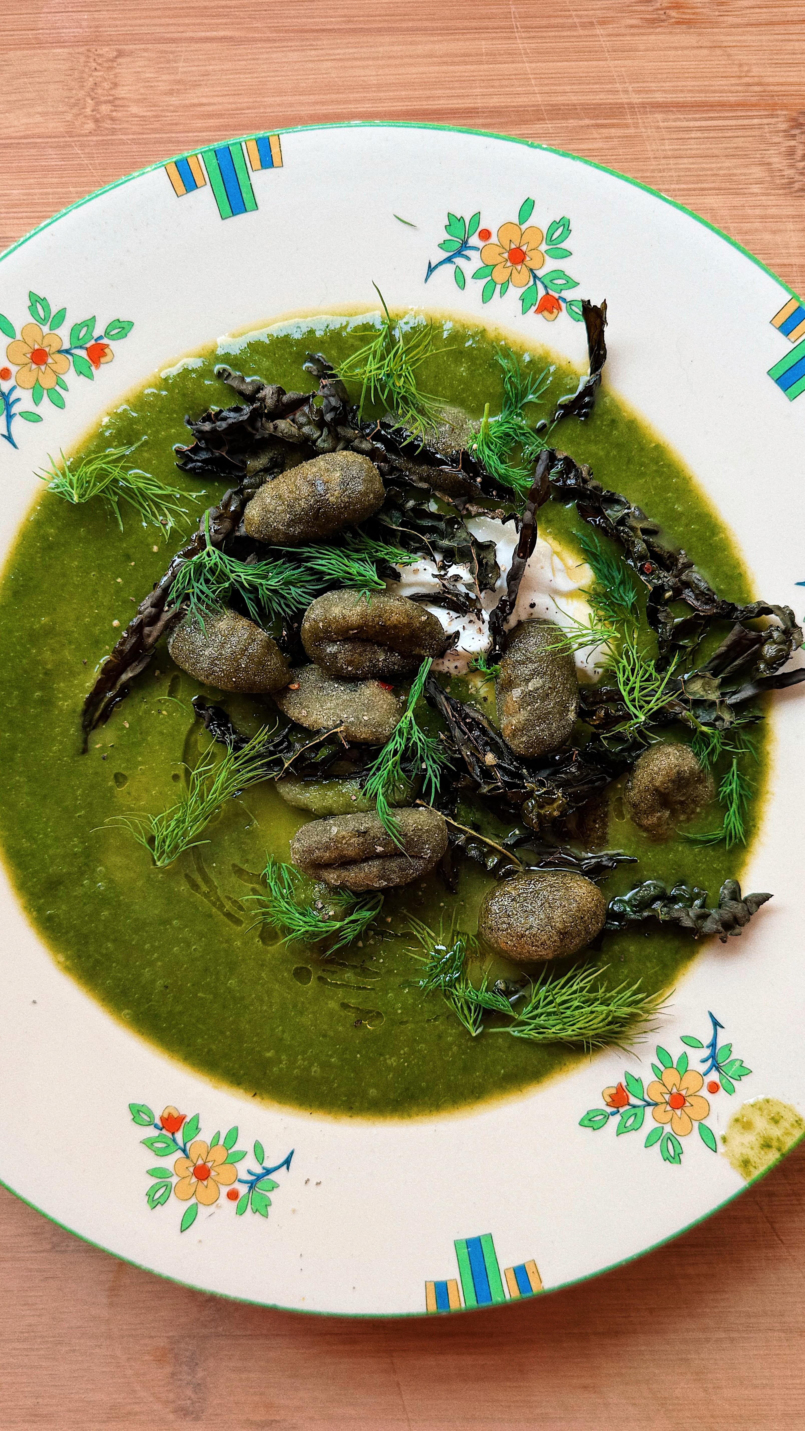 Welcome to episode two of our International Women’s Day Series, championing other incredible female-founded brands that we love
This week we’re all about comfort and nourishment, with an added boost of +Immunity from @renourish_soup
This wonderful recipe from @izziemcox is absolutely packed with greens and goodness, and full of flavour, making it everything your body needs💚
Here’s the recipe:
Spinach gnocchi soup with crispy kale🌱
Serves 2
250g @sunnyandlunaeats spinach gnocchi
75g cavolo nero, stalks removed and finely shredded
1 tbsp extra virgin olive oil, plus extra to serve
½ tsp chilli flakes
1x 500g bottle @renourish_soup kale, spinach and turmeric soup
2 heaped tbsp Greek yoghurt
½ lemon, zest and juice
fresh green herbs, such as dill, basil or parsley, to serve
salt and freshly ground black pepper
Preheat the oven to 180C Fan. Add one third of the gnocchi, the cavolo nero, olive oil, chilli flakes and some salt and pepper to a lined baking tray and toss together. Roast for 10 minutes.
Mix the yoghurt with the lemon zest and juice and some salt and pepper.
Add the soup and the remaining gnocchi to a large sauce pan on a medium heat and bring to a gentle simmer. Cook for 6 minutes.
Divide the soup and gnocchi between two bowls and top with a tablespoon of the yoghurt, the crispy gnocchi and kale, a drizzle of olive oil and the fresh herbs.