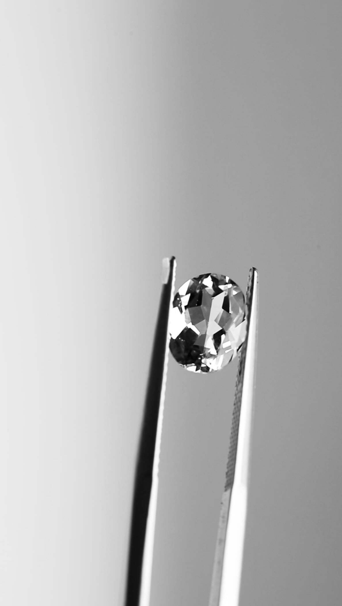 ✨ Stone of the Week: Blue Brazilian Aquamarine ✨
This stunning 1.73 ct oval-cut aquamarine from Brazil is a true showstopper! 💙 With its expertly faceted surface, every angle catches the light, creating a brilliant sparkle that feels like liquid sky captured in a gem.
#aquamarine_jewellery #finejewellery #vujewellers #Queenstown #gems