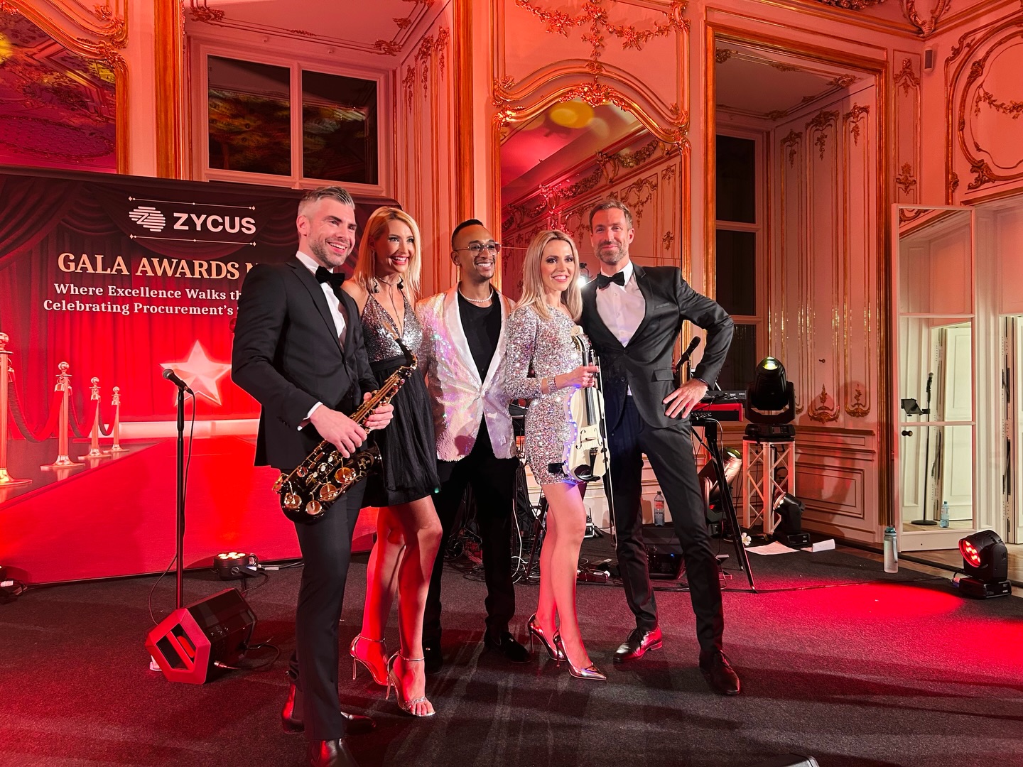 What a party at @palaisliechtenstein with our ✨ Sugar Sky Allstars ✨ event band at the „Gala Awards Night“ of @zycus_ for @scarlett_entertainment! 💥🔥
Thanks for having us! 🫶🏽🩷
#SugarSky #Band #LiveEntertainment #Event #Vienna