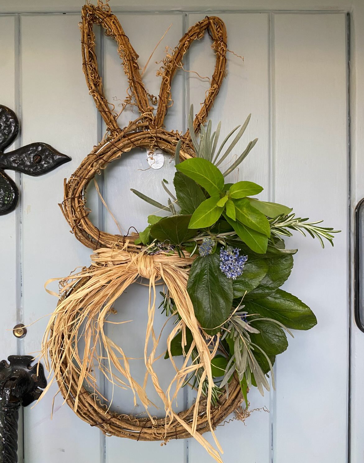 The Easter bunny wreaths have arrived. We are having great fun experimenting with lights and foliage, in readiness for the Easter workshop.
If your child would like to create their own one, make sure you book onto one of our Easter workshops.
Charvil has the final spaces remaining, but there are still several for Sonning. Visit www.thegrowconcept.co.uk/book-online to secure your space.
#easterholidays #sonning #charvil #thegrowconcept #timetoblossom