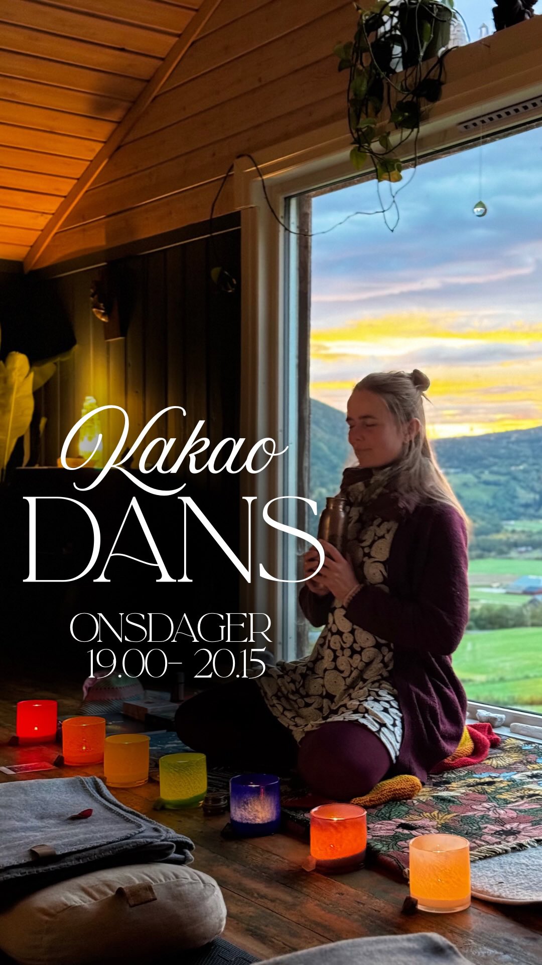 Hjertelig velkommen til Kakao Dans! 💃🏻
Vi møtes følgende onsdager fra kl. 19.00 - 20.15:
18. mars
25. mars
8. april
15. april
Vi starter timen sittende i meditasjon med en kopp seremoniell kakao. Her får du lande, åpne sansene og sette en intensjon for praksisen ☕️🧘🏻♀️
Deretter beveger vi oss inn i dans og intuitive bevegelser, hvor kroppen får uttrykke seg fritt – akkurat slik den ønsker.
Praksisen kan oppleves frigjørende og mykgjørende, spesielt for hofter, rygg og nakke dersom du har en tendens til å være stiv i disse områdene. Du oppfordres til å lytte innover og la kakaoen og den inspirerende musikken få bevege seg gjennom deg.
Jeg håper disse kveldene bringer frihet, og glede, og at både sjel og kropp vil nyte disse timene sammen.
Hjertelig velkommen 💗
Bergljot