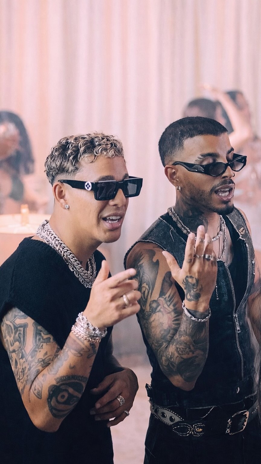 @rauwalejandro se junta con @rvssian y nos dan un adelanto de lo que se viene próximamente 👀🦊🎹