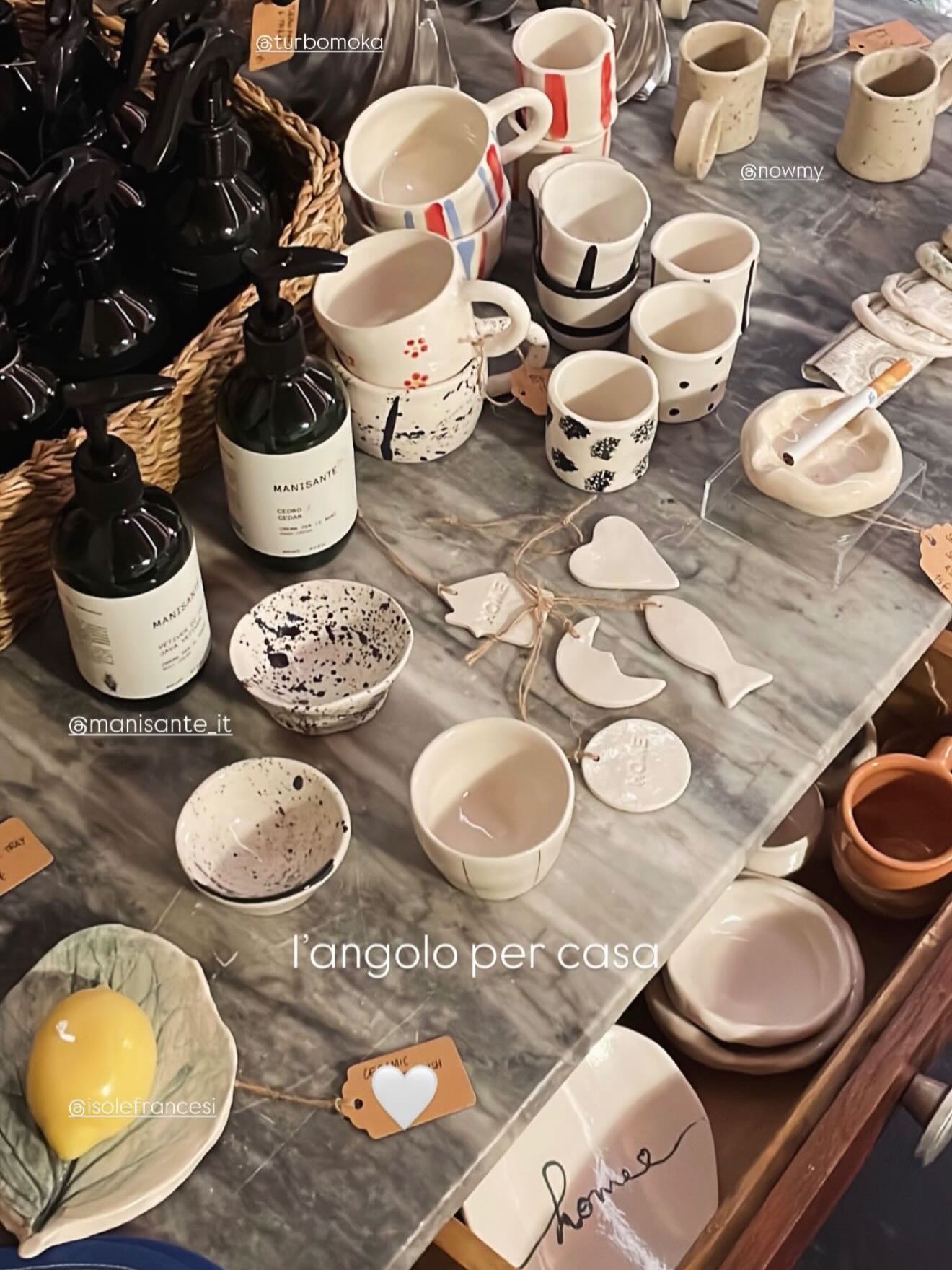 alcune delle nostre candele esposte da @ideatua nel suo spazio contemporaneo. Ogni elemento e brand è stato selezionato e scelto per essere parte di una linea di design ben definita.
Non vedo l’ora di farvele vedere dal vivo. ✨