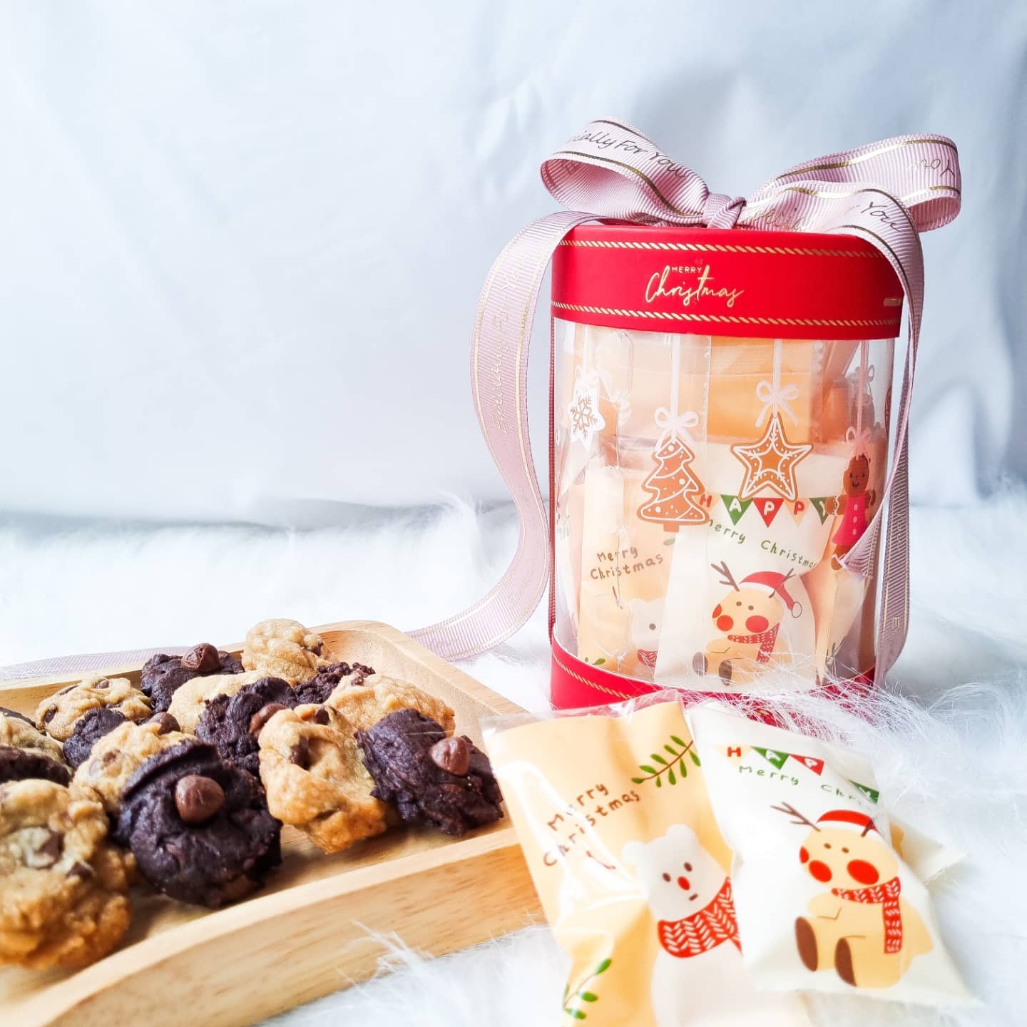 It's the season to be jolly, and to have some yummy cookies!
Our freshly baked, non preservative cookies are perfect as a gift to your loved ones this Christmas.
Order your Christmas Cookie Bucket now, and get a 5% discount off your first order with promo code 'FIRSTCOOKIE5'
LIMITED SETS AVAILABLE. Order via the link in our bio @blueboxcookie.sg 🎄🎄