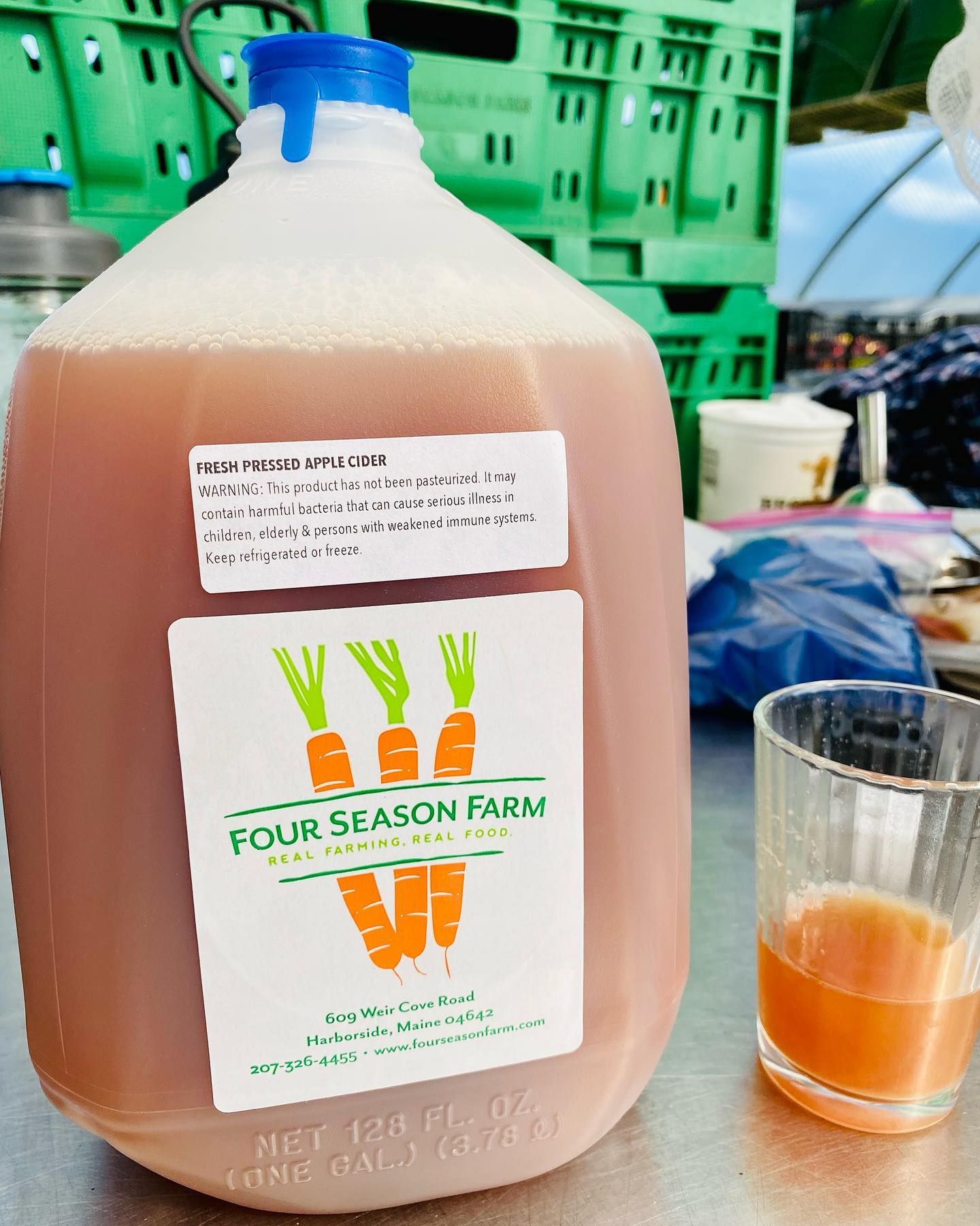 Fresh apple cider at the LAST FARM STAND of the 2022 season this Saturday October 8th 10-12pm!
#freshapplecider #fourseasonfarmstand