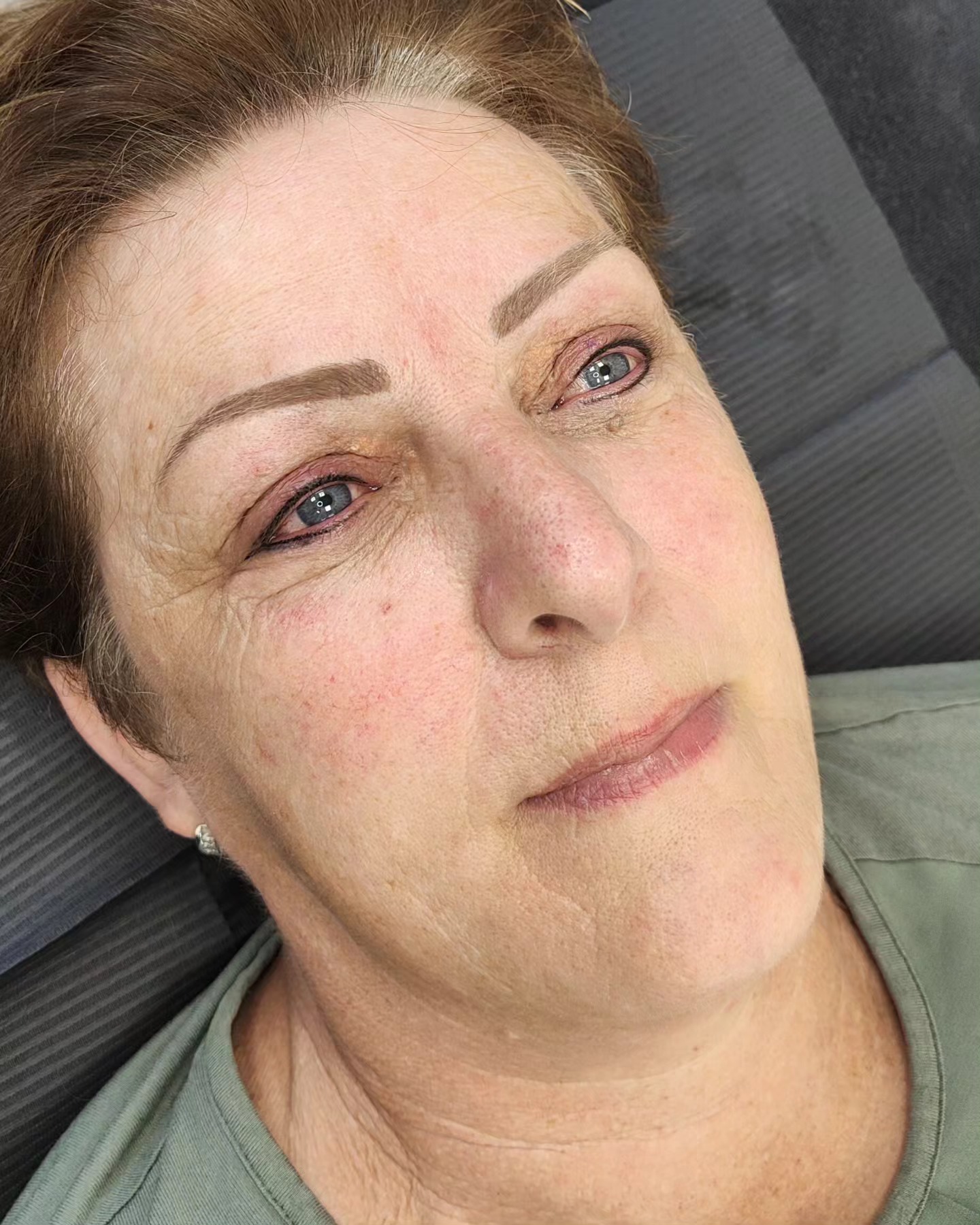 Oude eyeliner (niet mijn werk) nieuw leven ingeblazen en genezen powder brows🔥De eyeliner is een subtiel lijntje tussen de wimperhaartjes die zorgt voor een natuurlijke en sprekende oogopslag.
Een dikkere eyeliner is uiteraard ook mogelijk. Vorm, lengte, dikte & kleur is volledig naar wens aan te passen.
Liever wenkbrauwen, lipliner en/of full lips? Alles is mogelijk.
Wil je graag meer informatie en/of een afspraak maken, stuur dan even een email naar prettybyroos@gmail.com of app naar 0630103131.
Kosten eyeliner alleen boven of onder: €175,- voor boven en onder €225,- inclusief de nabehandeling na 6 weken.
#permanentemakeup #pmu #microblading #browmaster #eyeliner #wolvega #friesland #oudehaske #powderbrows #tattooverwijdering #fulllips #overijssel #wimperextentions